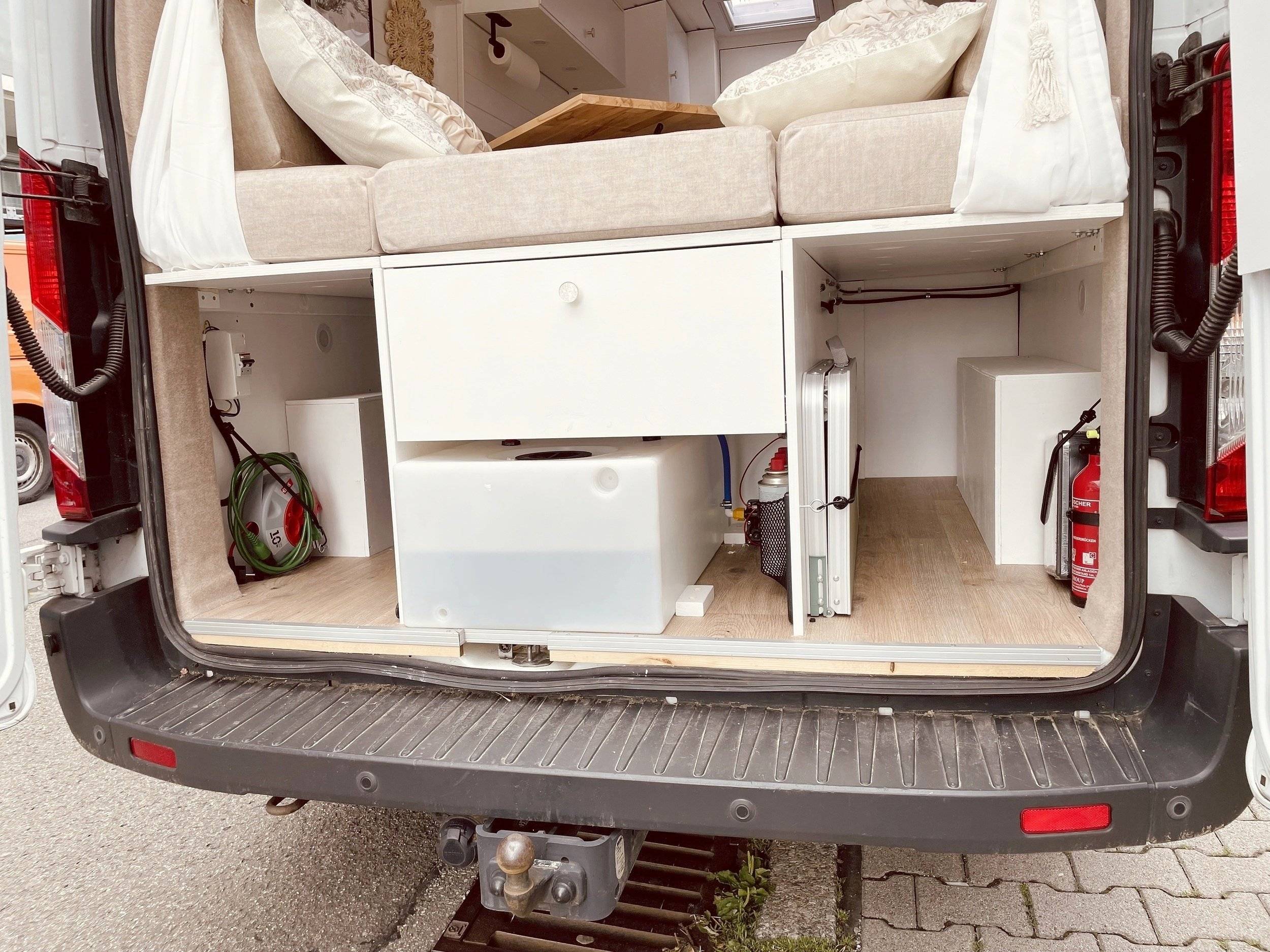 3 C Cartier/Brisebras Ford