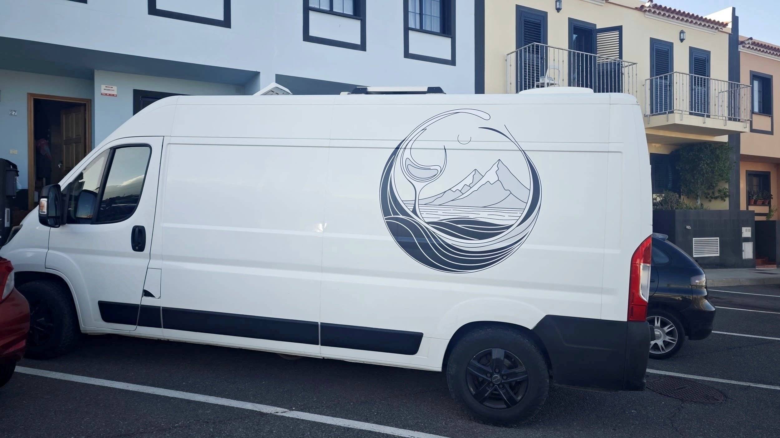 Front view from 3/4 Peugeot Boxer 2,2 l 130 ch - Yescapa