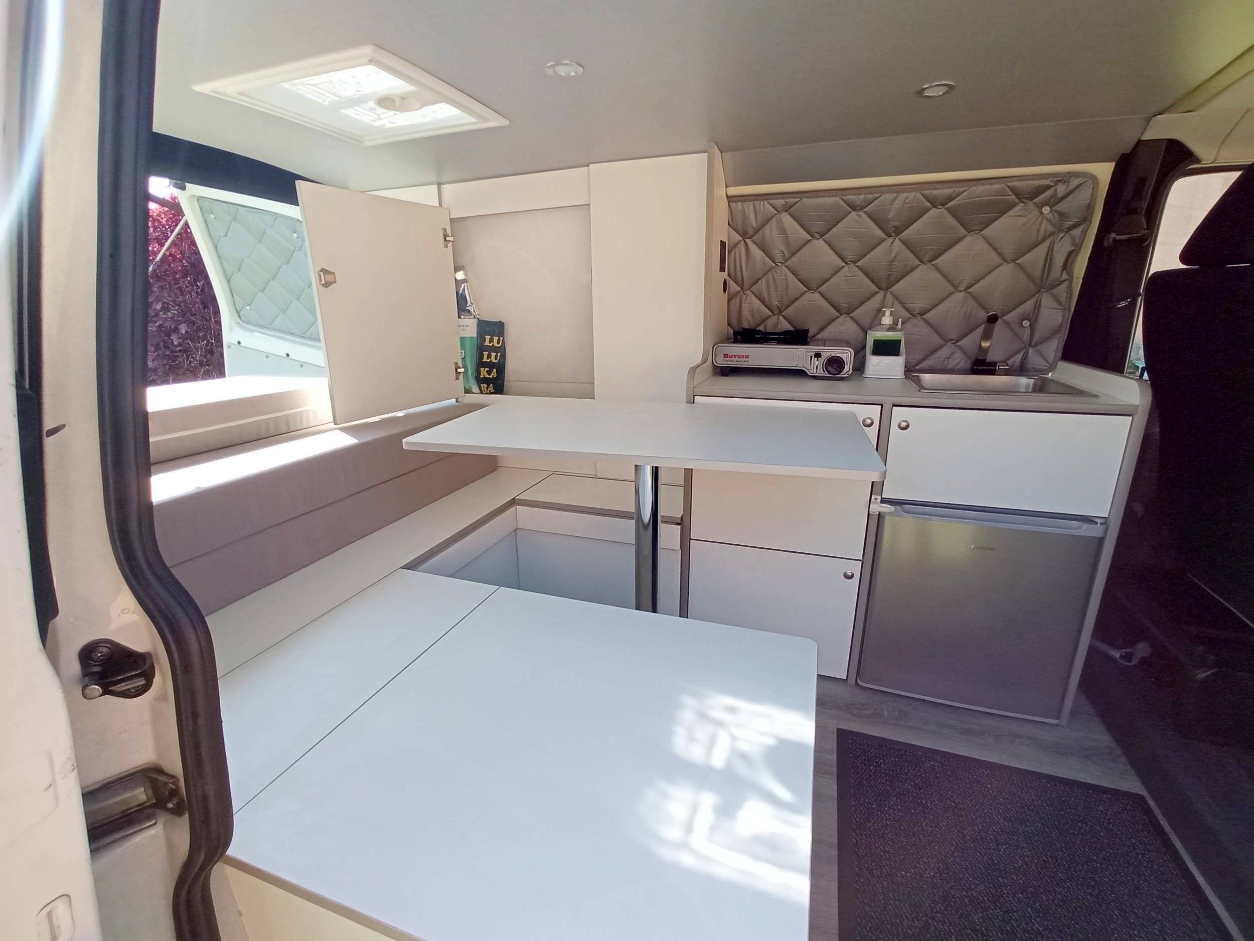Dinette Volkswagen T4 transporter - Yescapa