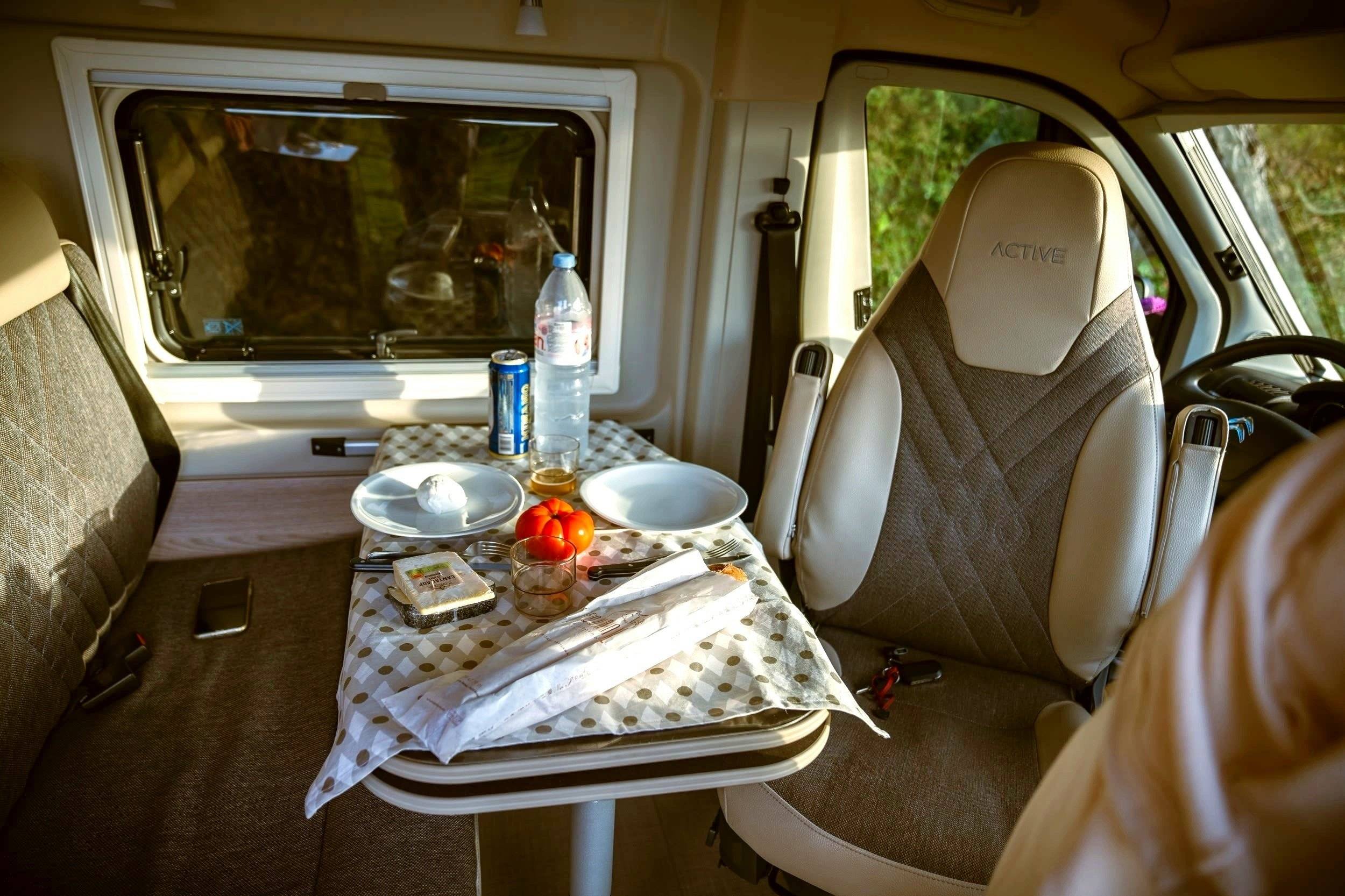 Coin repas Citroën 2.2L 140CV - Yescapa