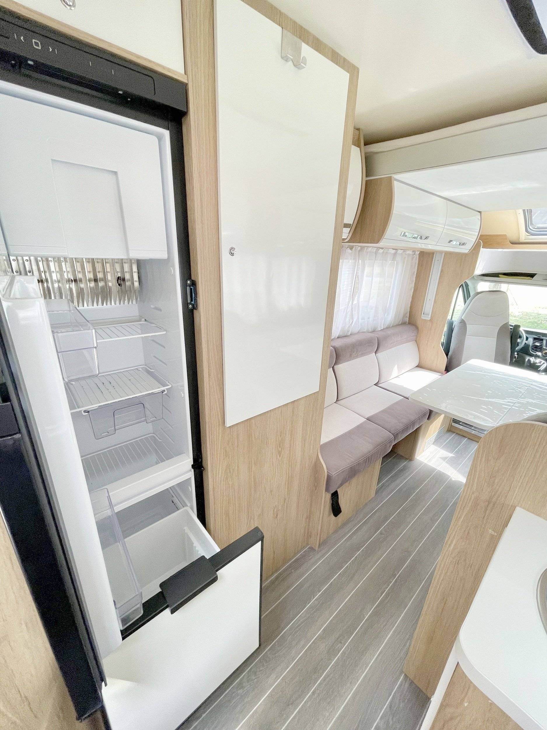 Dinette Ford Transit 2,0 l 130 ch - Yescapa