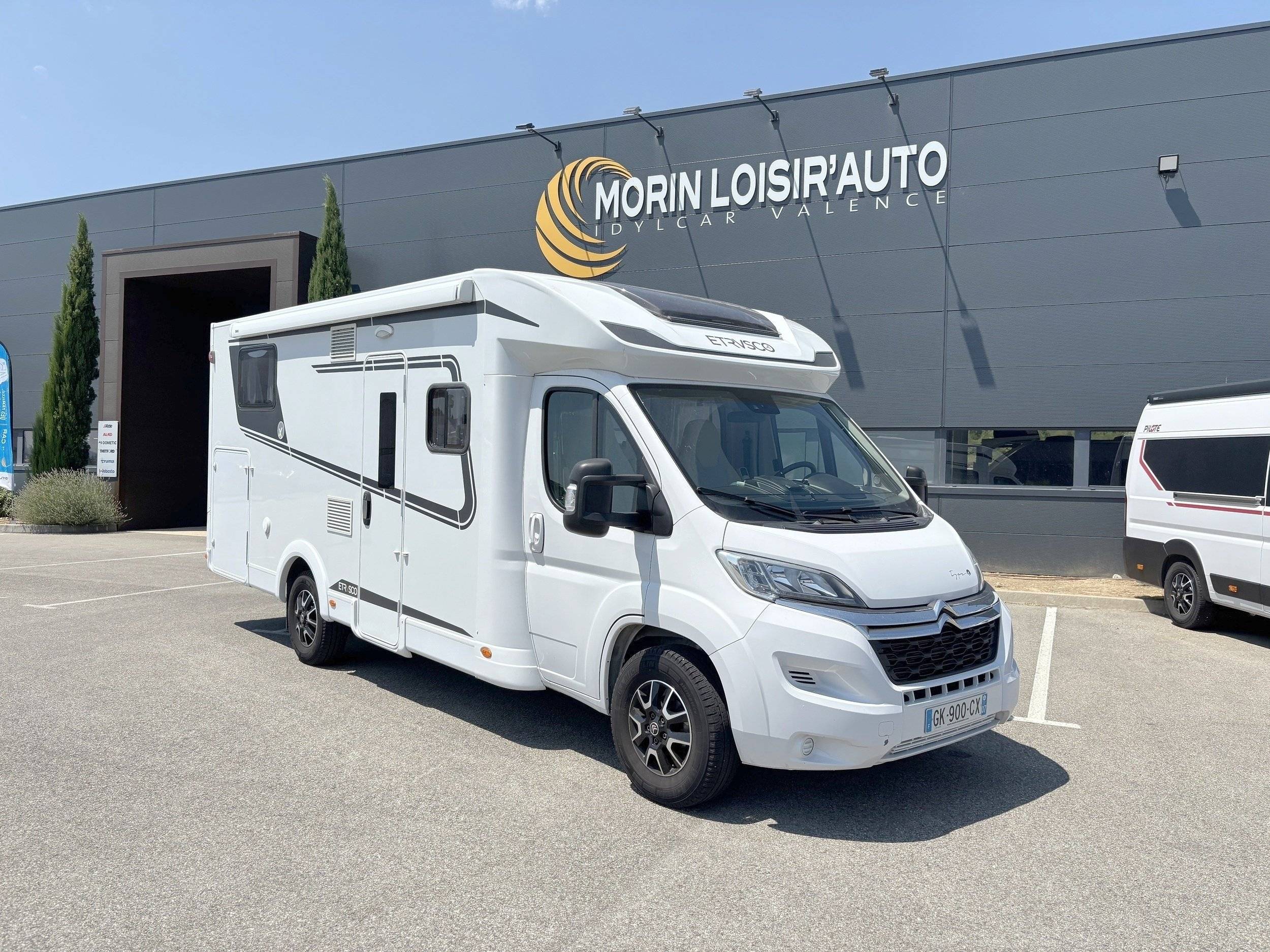 schräge Vorderansicht Citroën Jumper 2.2l  140cv - Yescapa
