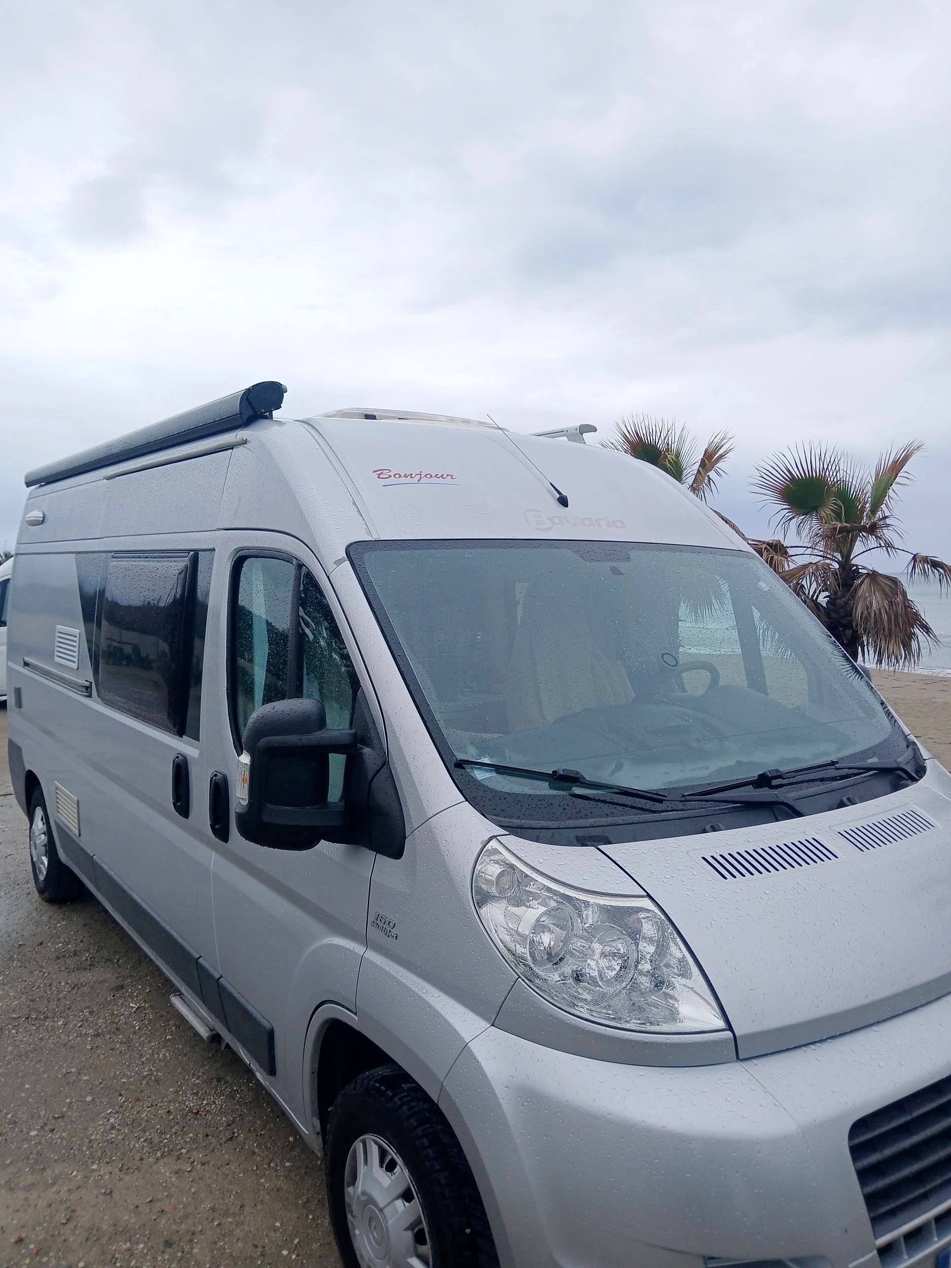 Vista del vehículo ángulo delantero Fiat FIAT DUCATO 160 Multijet - Yescapa