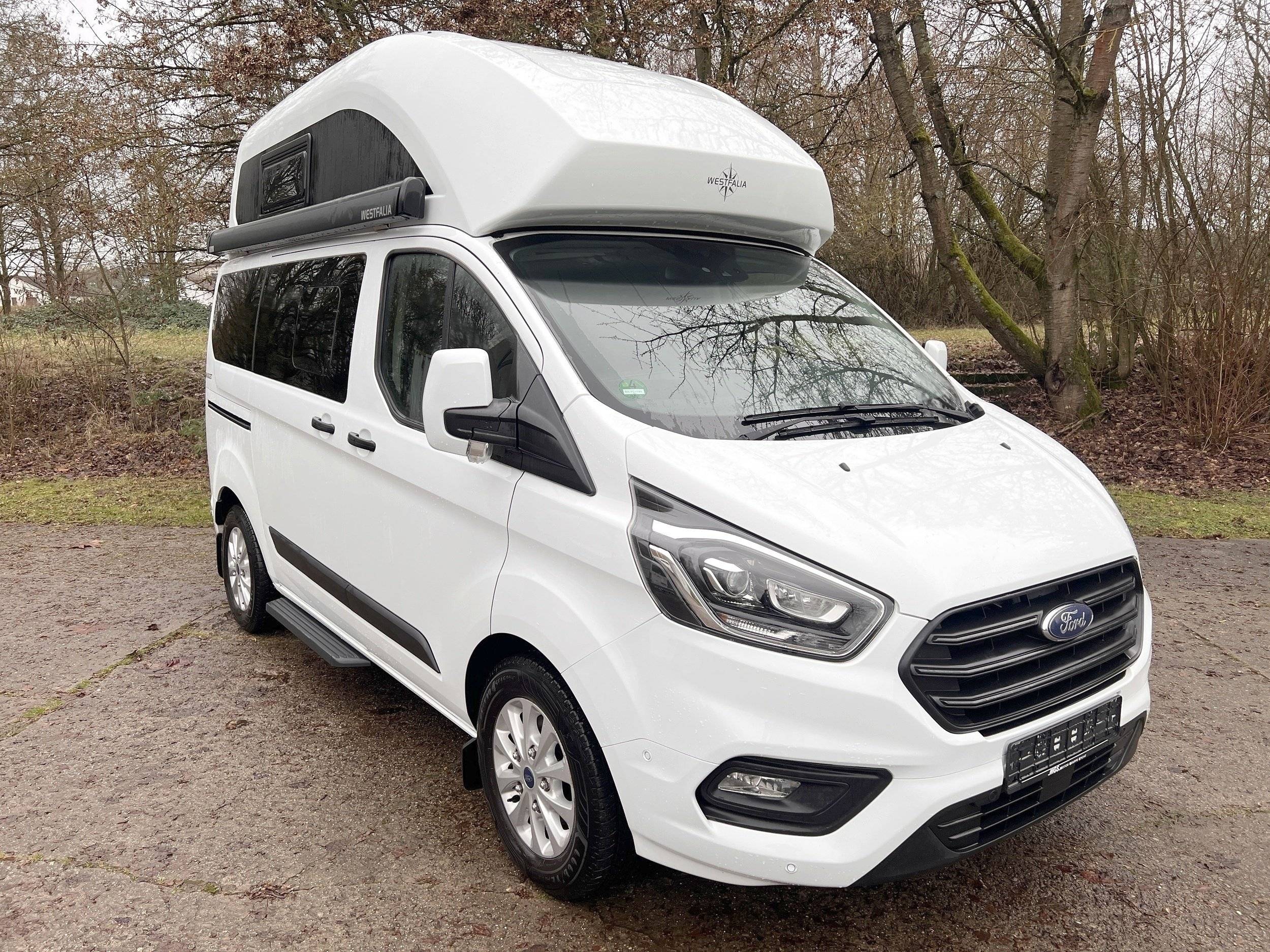 Vista frontale a ¾ Ford Ford Nugget - Yescapa