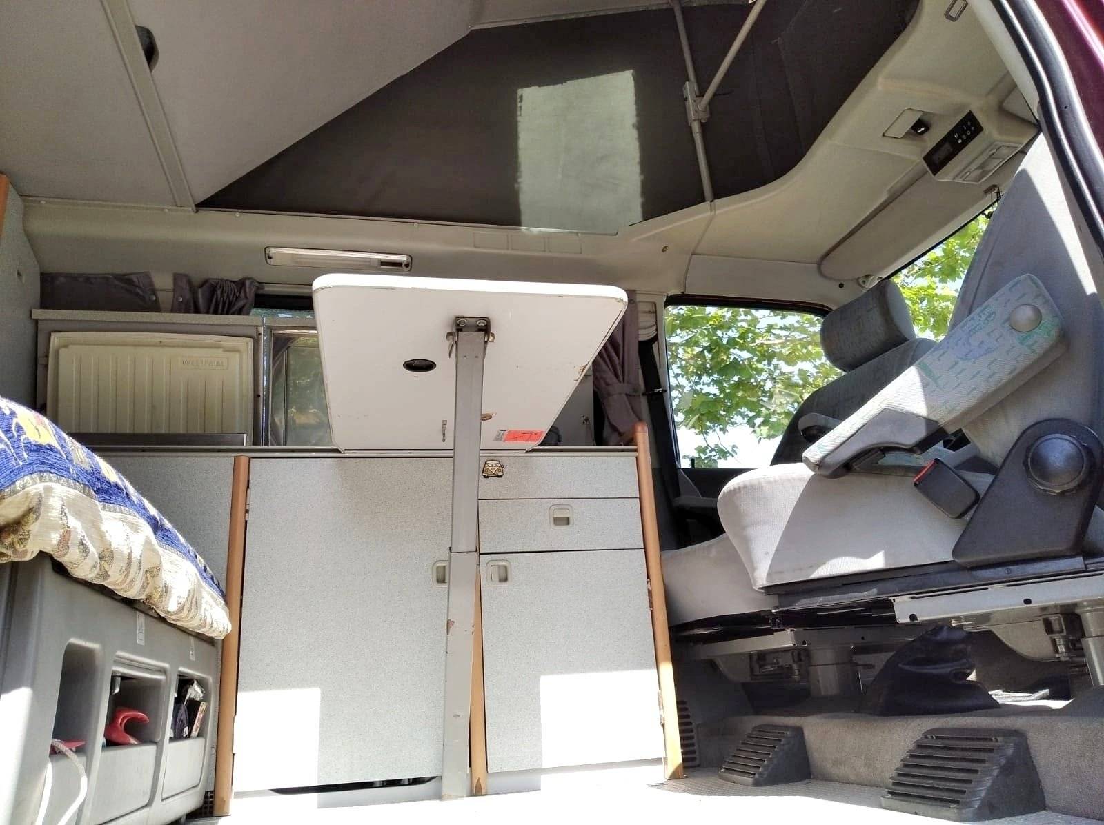 Coin repas Volkswagen California T4 2.5 TDI 102cv - Yescapa
