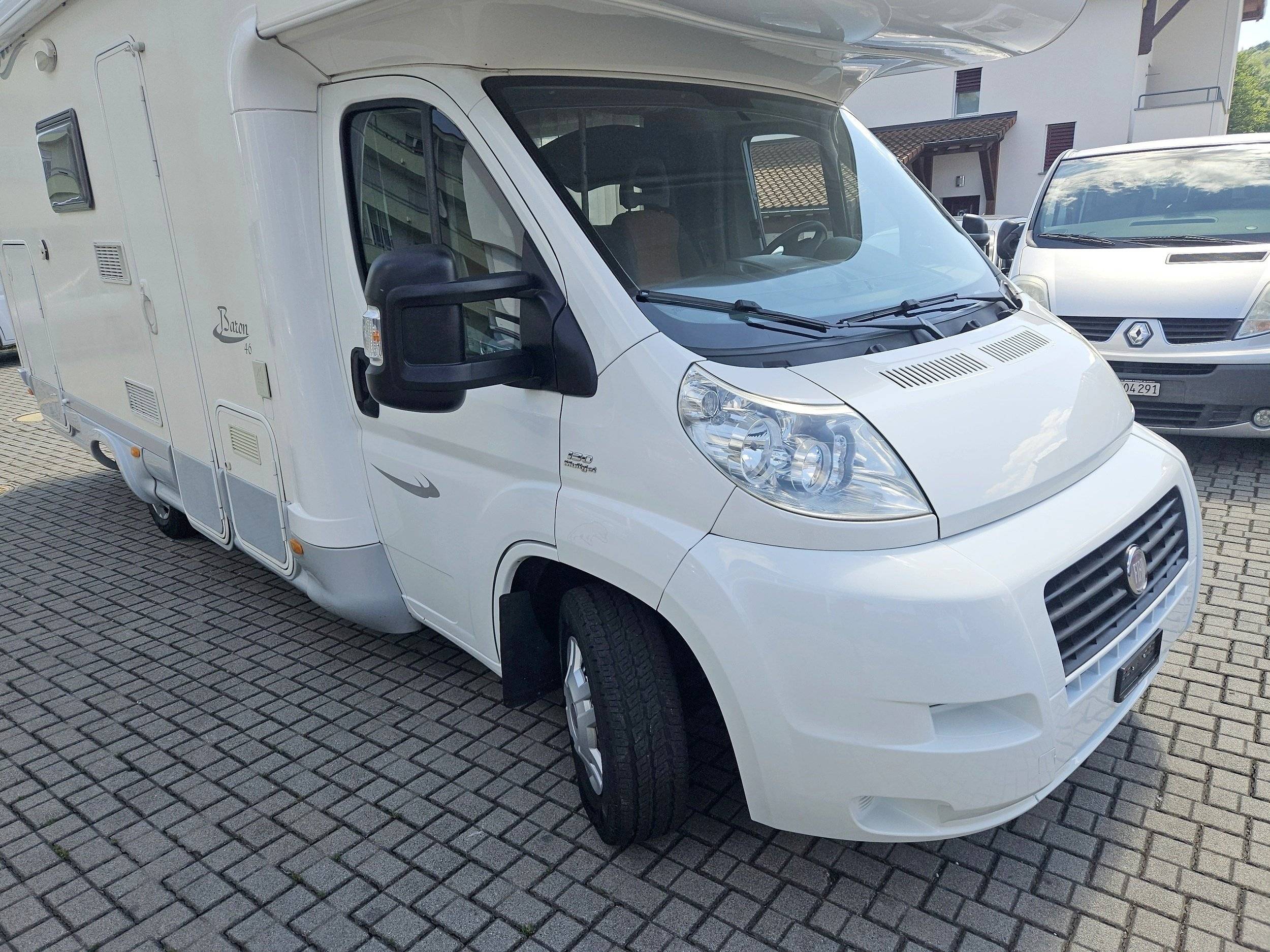 schräge Vorderansicht Fiat Ducato - Yescapa