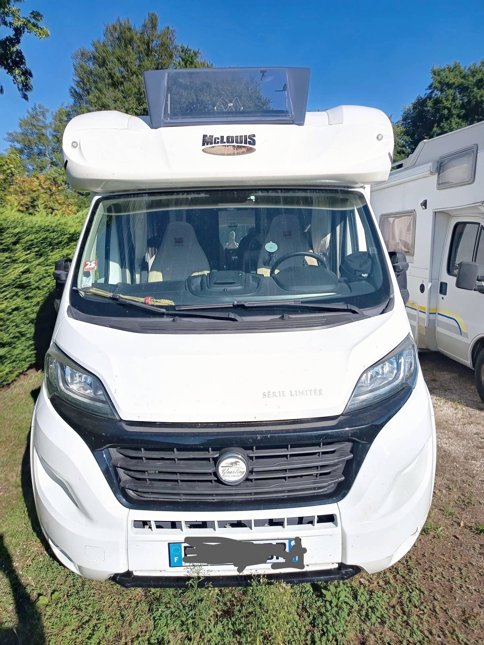 Vue avant de 3/4 Fiat Ducato 2,2 l Multijet 130 ch. - Yescapa