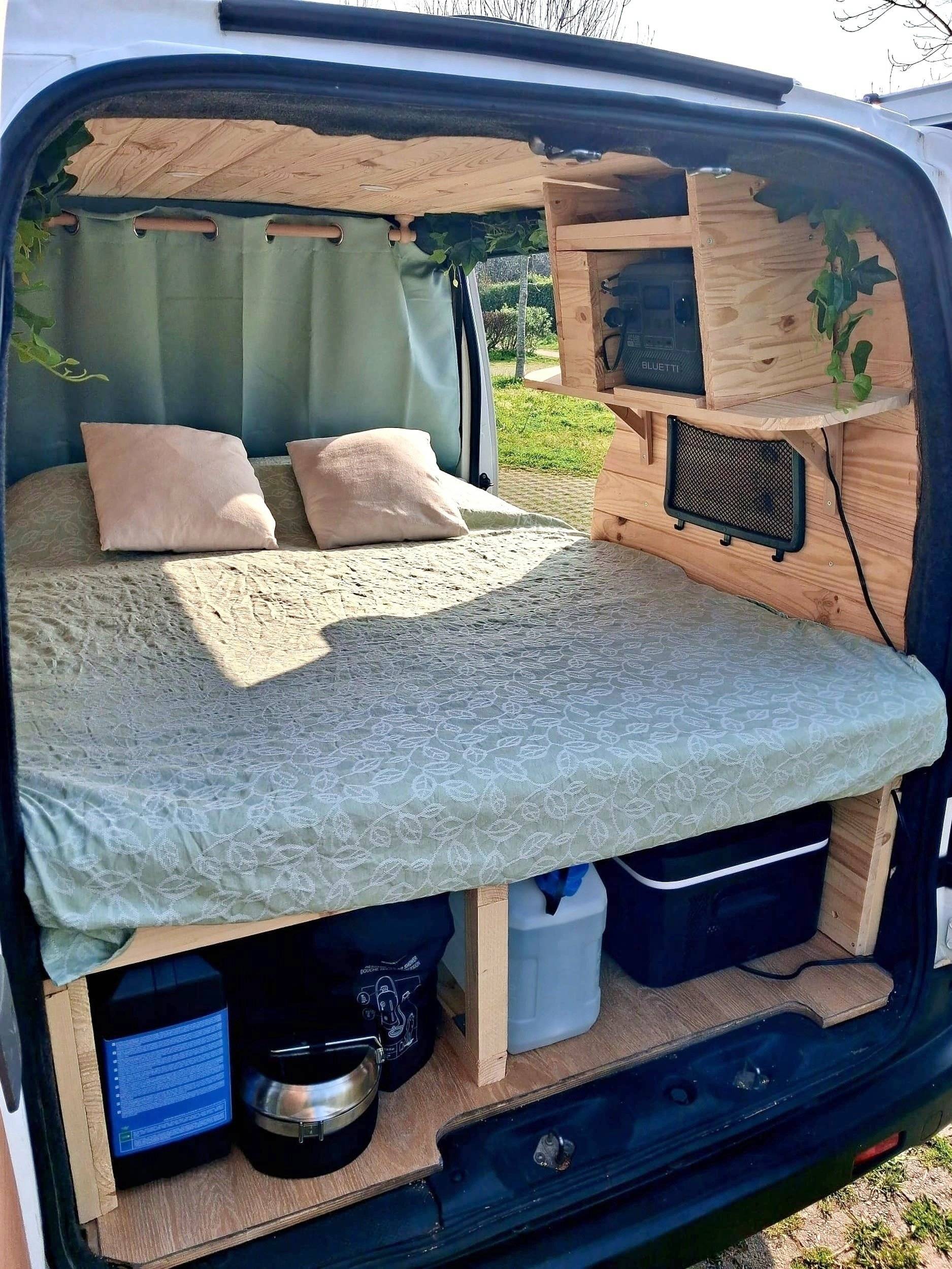 Coin repas Nissan NV200 - Yescapa