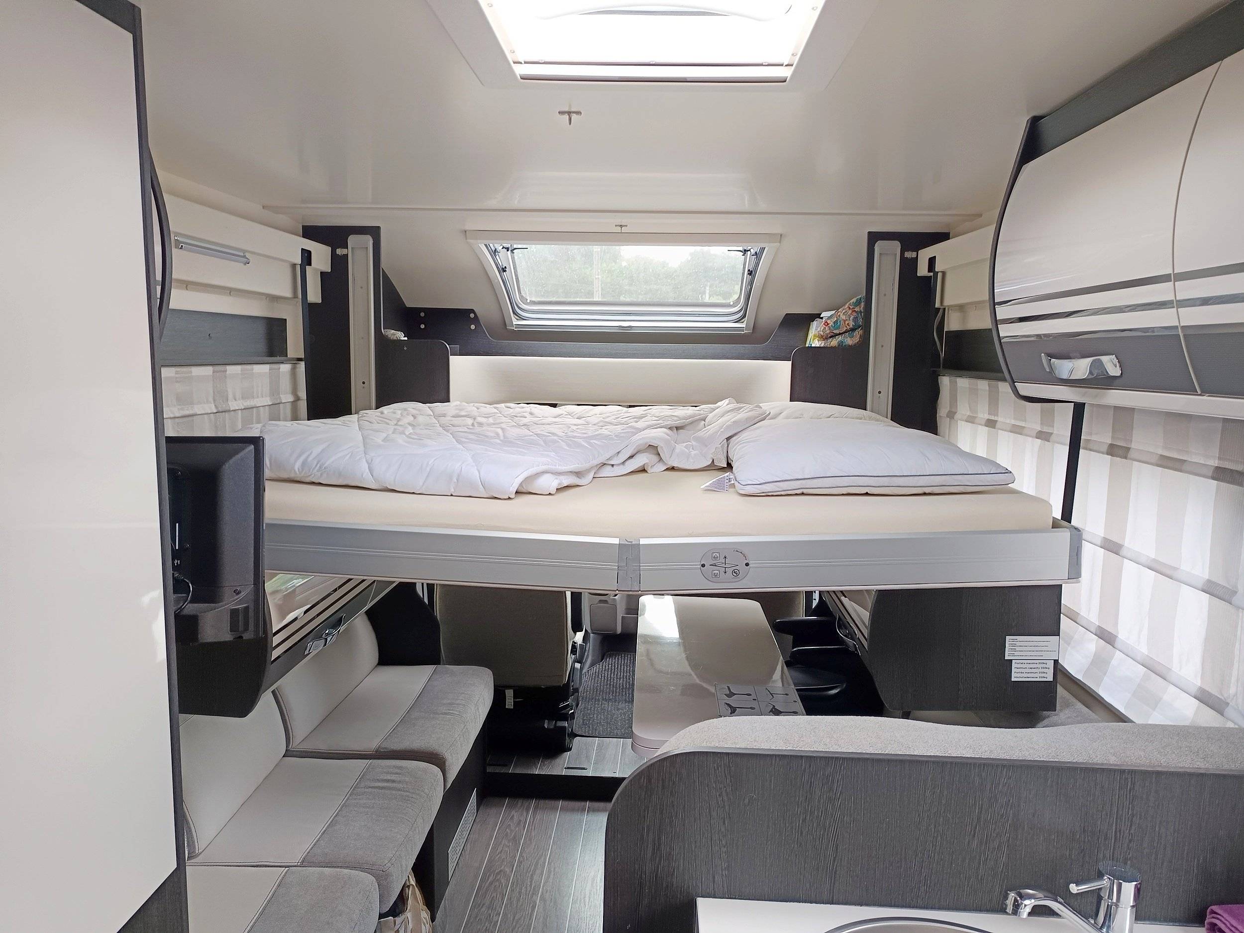 Berth Ford Transit 2,2 l TDCi 130 ch. - Yescapa