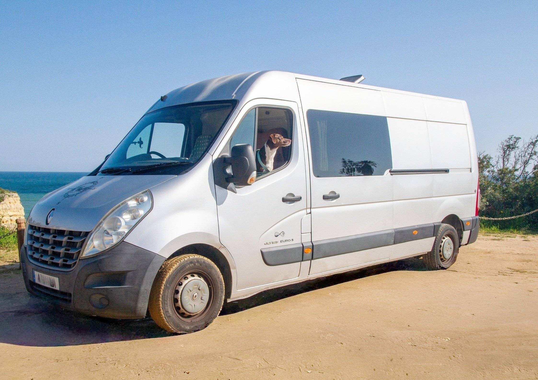 Vue avant de 3/4 Renault - Yescapa