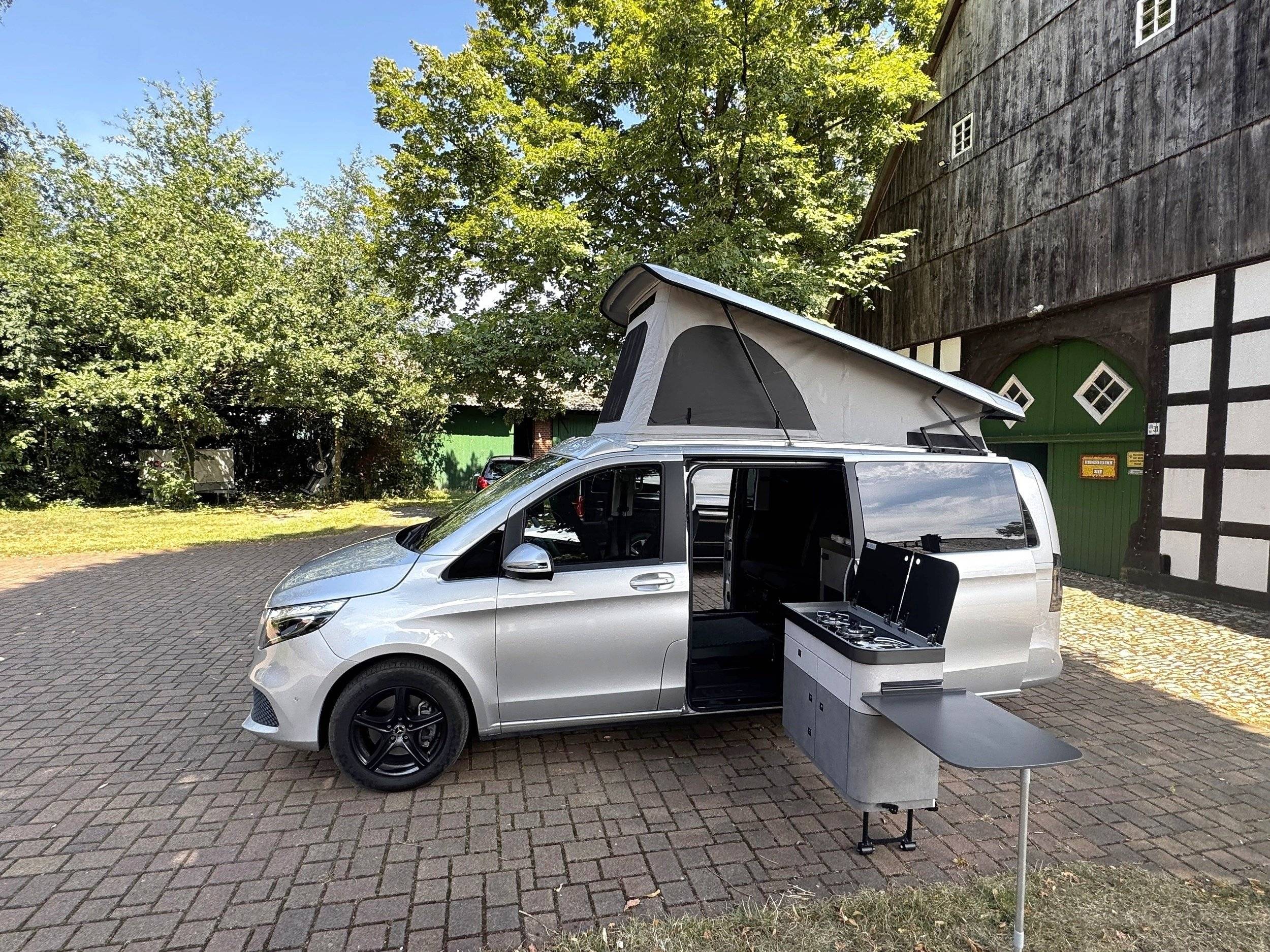 Vista de 3/4 Mercedes V-Klasse - Yescapa