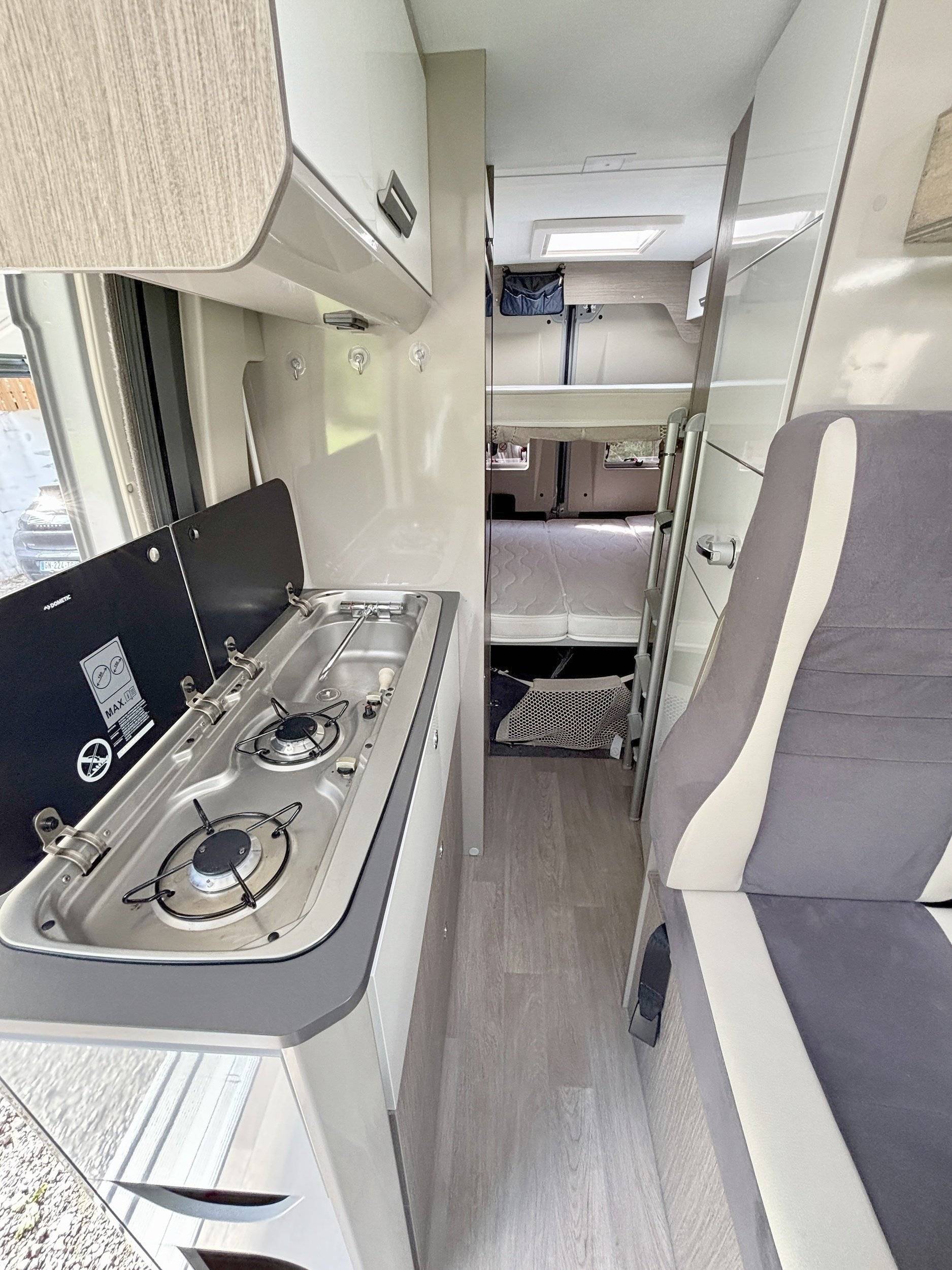 Dining Area Citroën - Yescapa