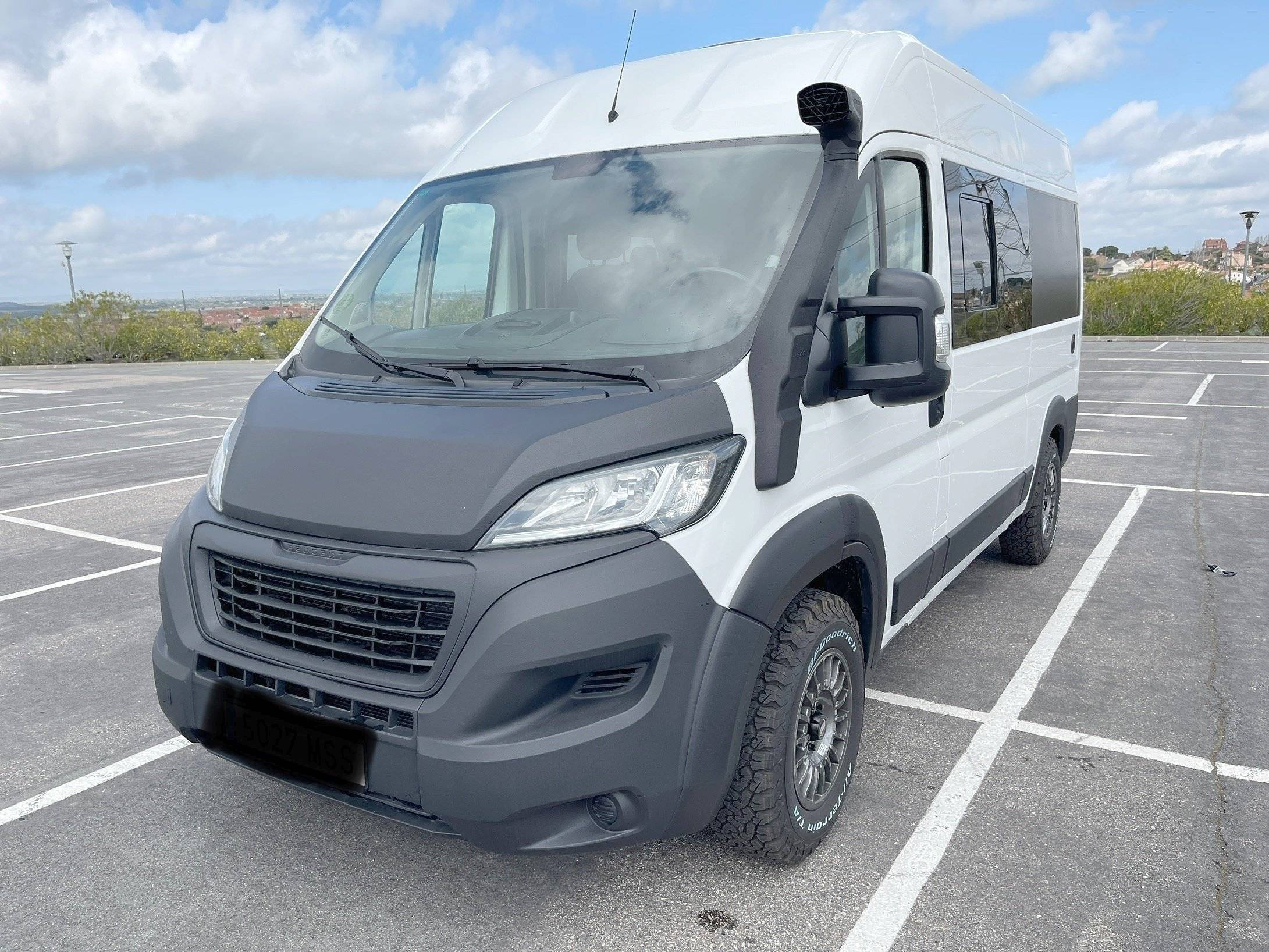 Voorkant 3/4 Peugeot Peugeot Boxer - Yescapa