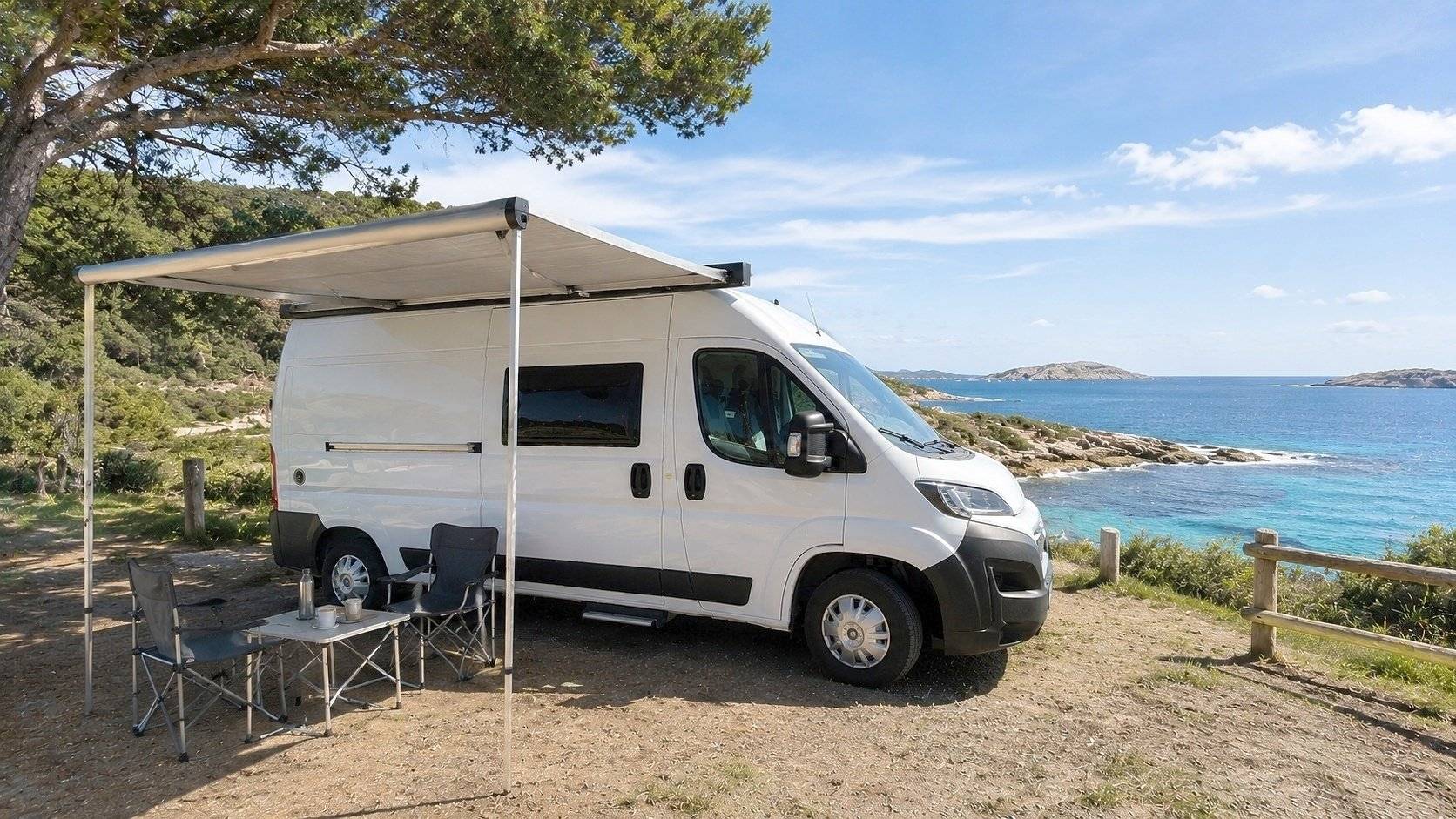 Vue avant de 3/4 Fiat Ducato 2,2 l 120 ch - Yescapa