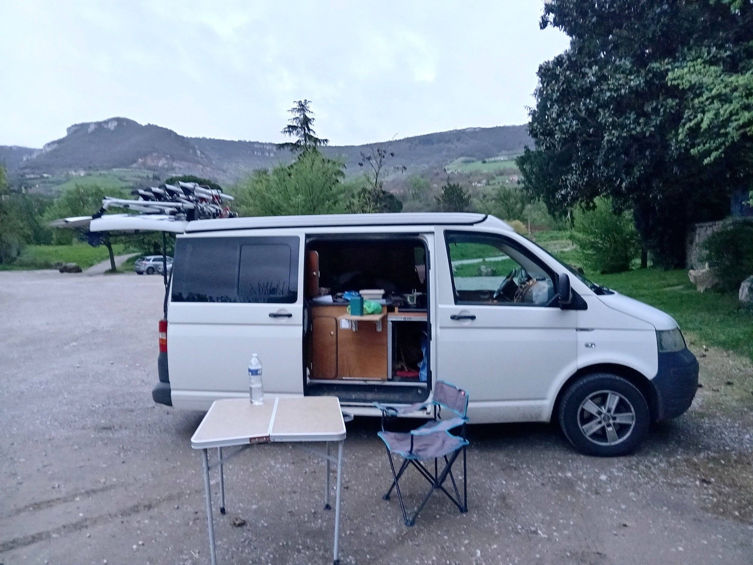 Driver's compartment Volkswagen Transporter 1.9 TDI - Yescapa