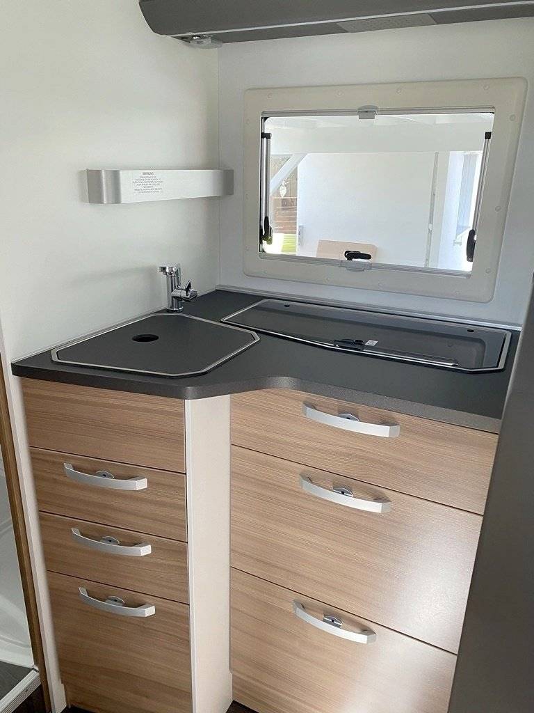 Adria Coral XL Axess 670 SL