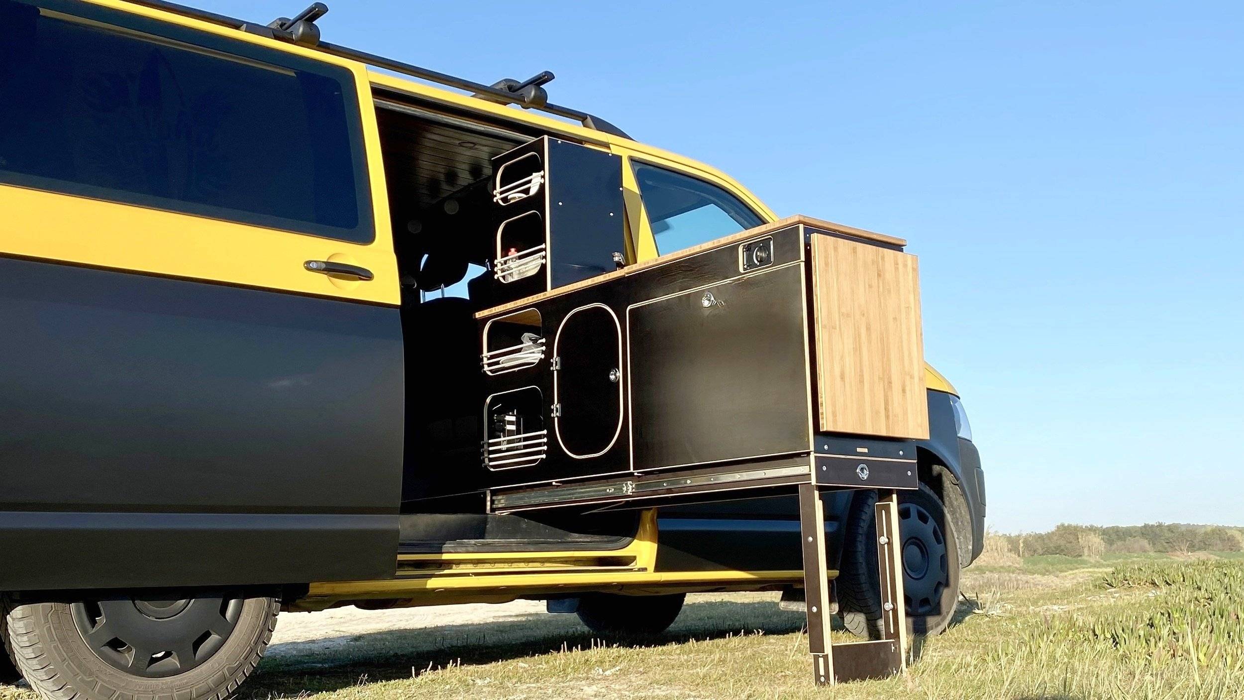 BarefootVans Volkswagen Transporter T5