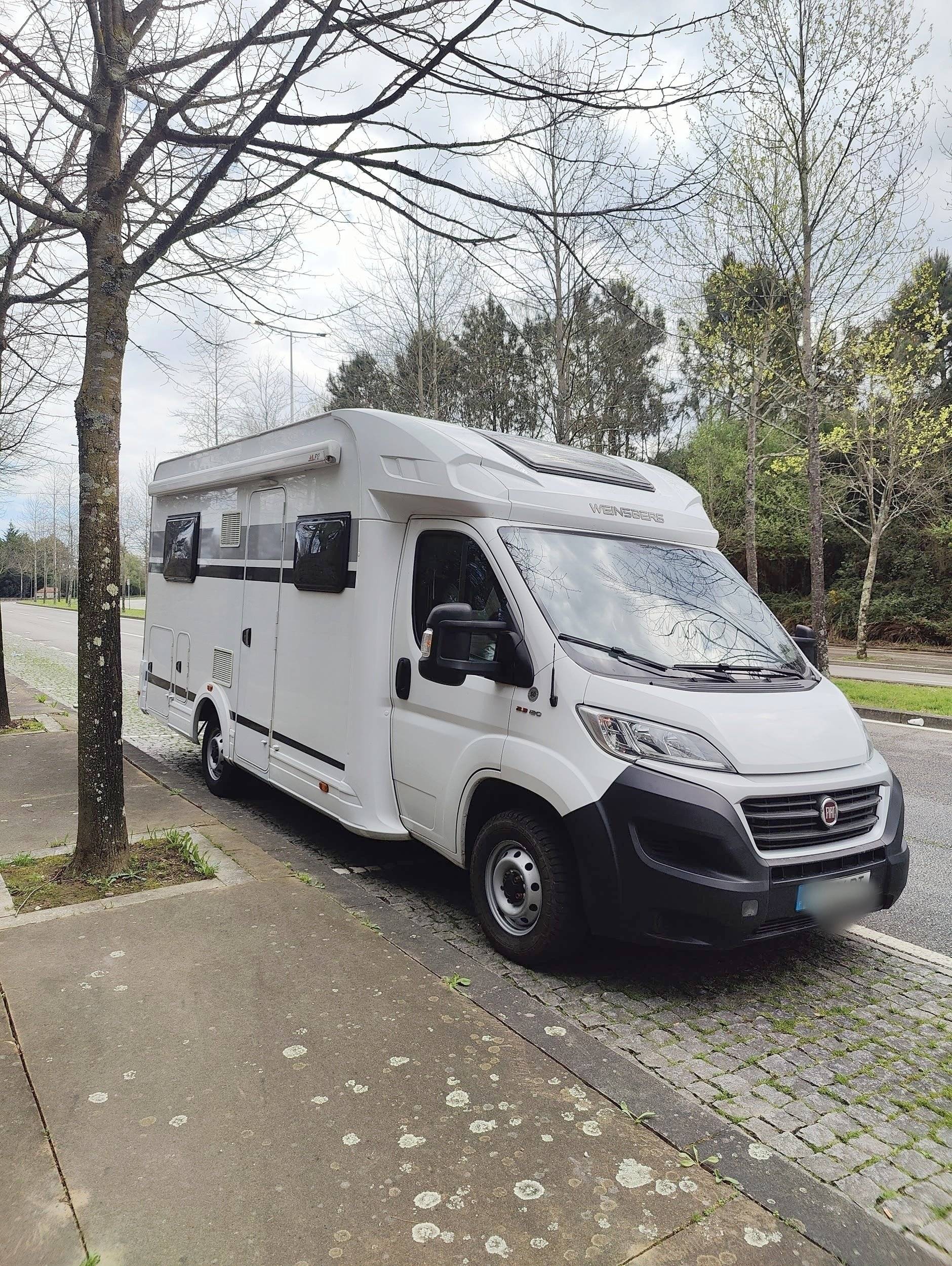 Front view from 3/4 Fiat Ducato - Yescapa