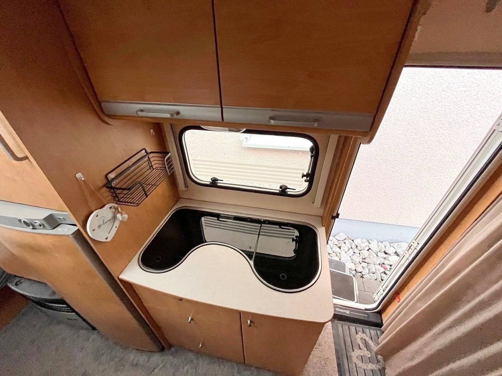 Kitchen Trigano  490 PE - Yescapa
