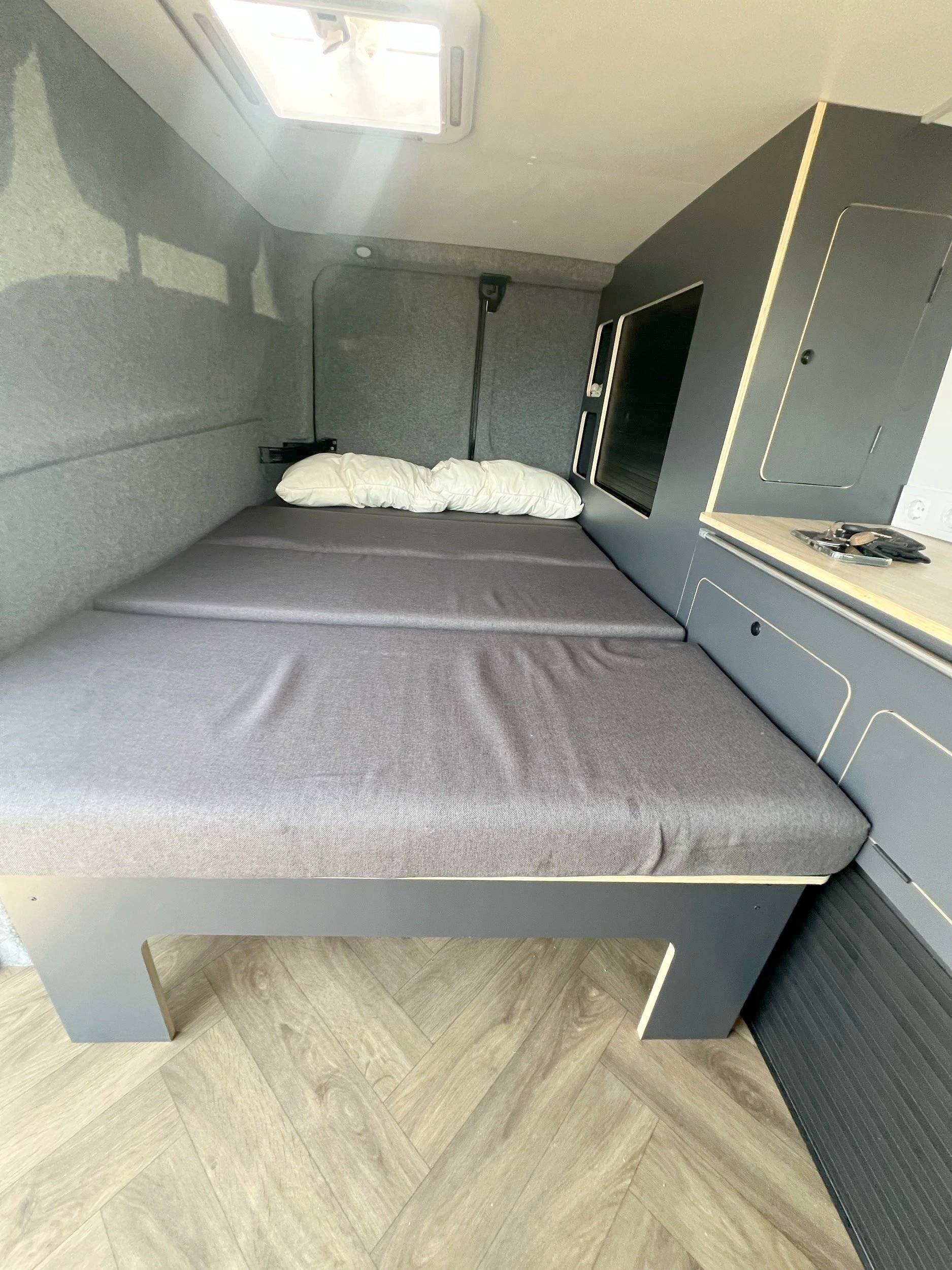 Couchages Ford Custom L2H1 version Trend 2,2 l 125 ch - Yescapa