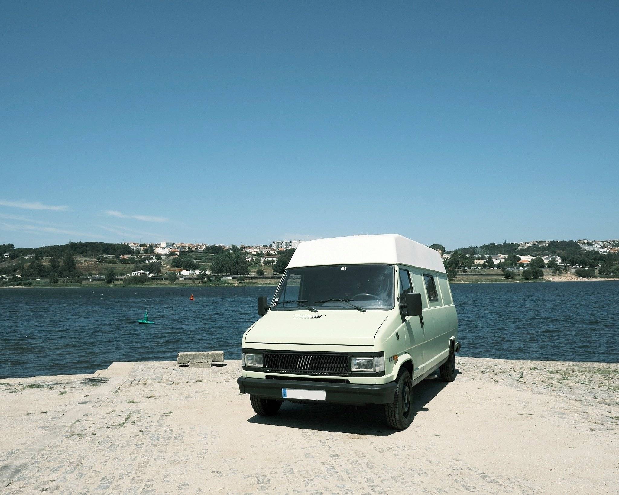 Front view from 3/4 Fiat Ducato Maxi - Yescapa