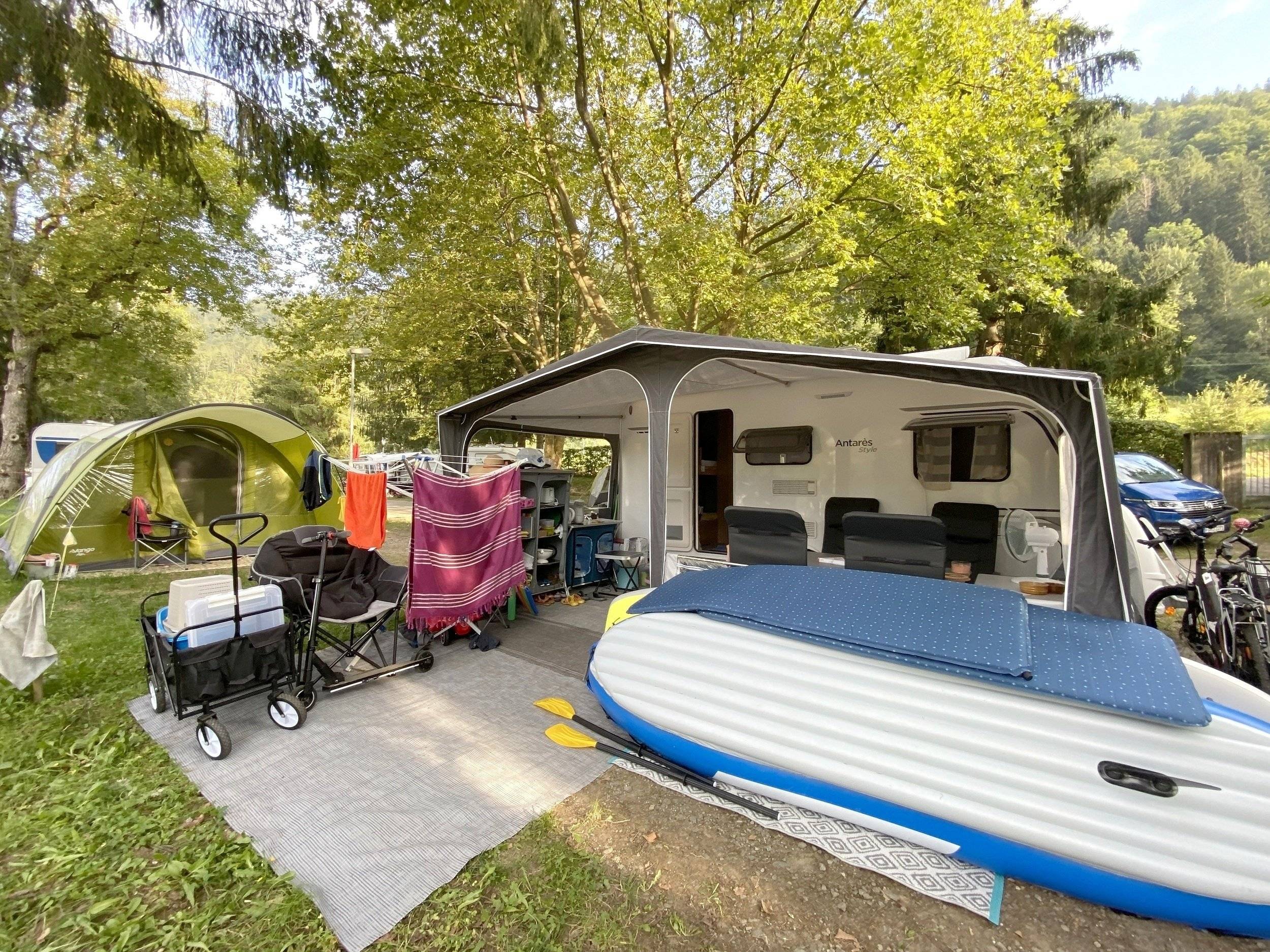 Vue avant de 3/4 Caravelair Antares 466 Style Caravelair Antares 466 Style - Yescapa