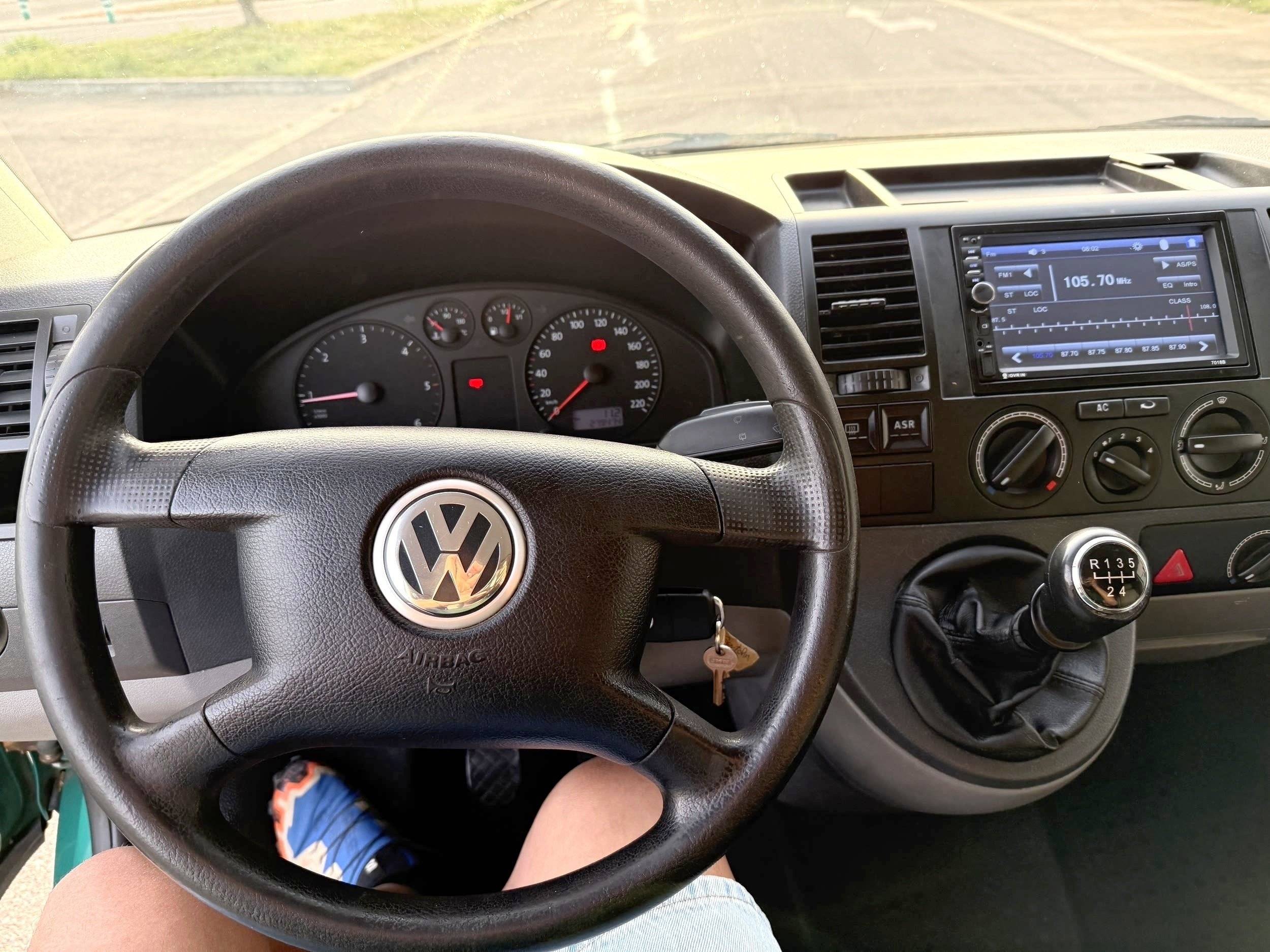 Cabina de condução Volkswagen Transporter 1.9 TDI - Yescapa