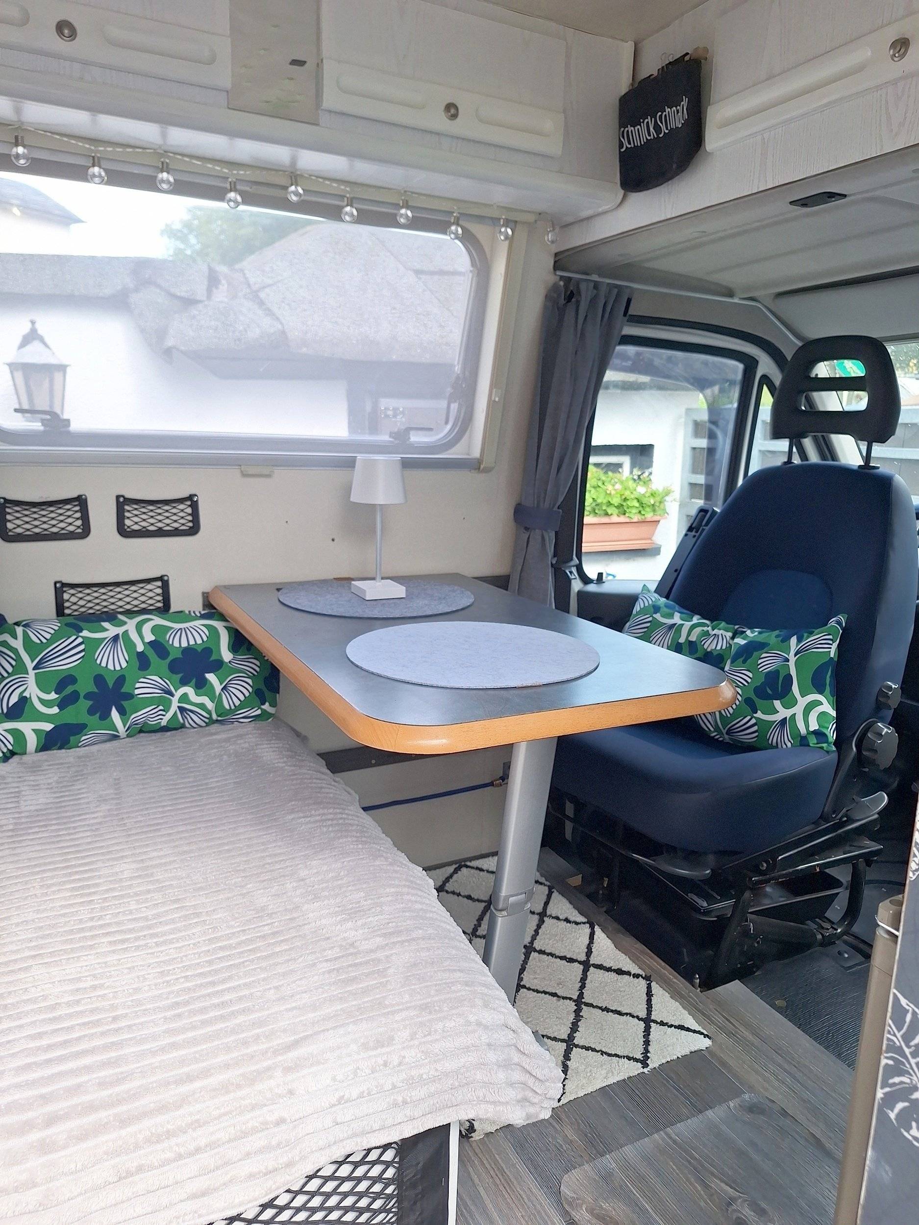 Dining Area Peugeot Peugeot Boxer - Yescapa