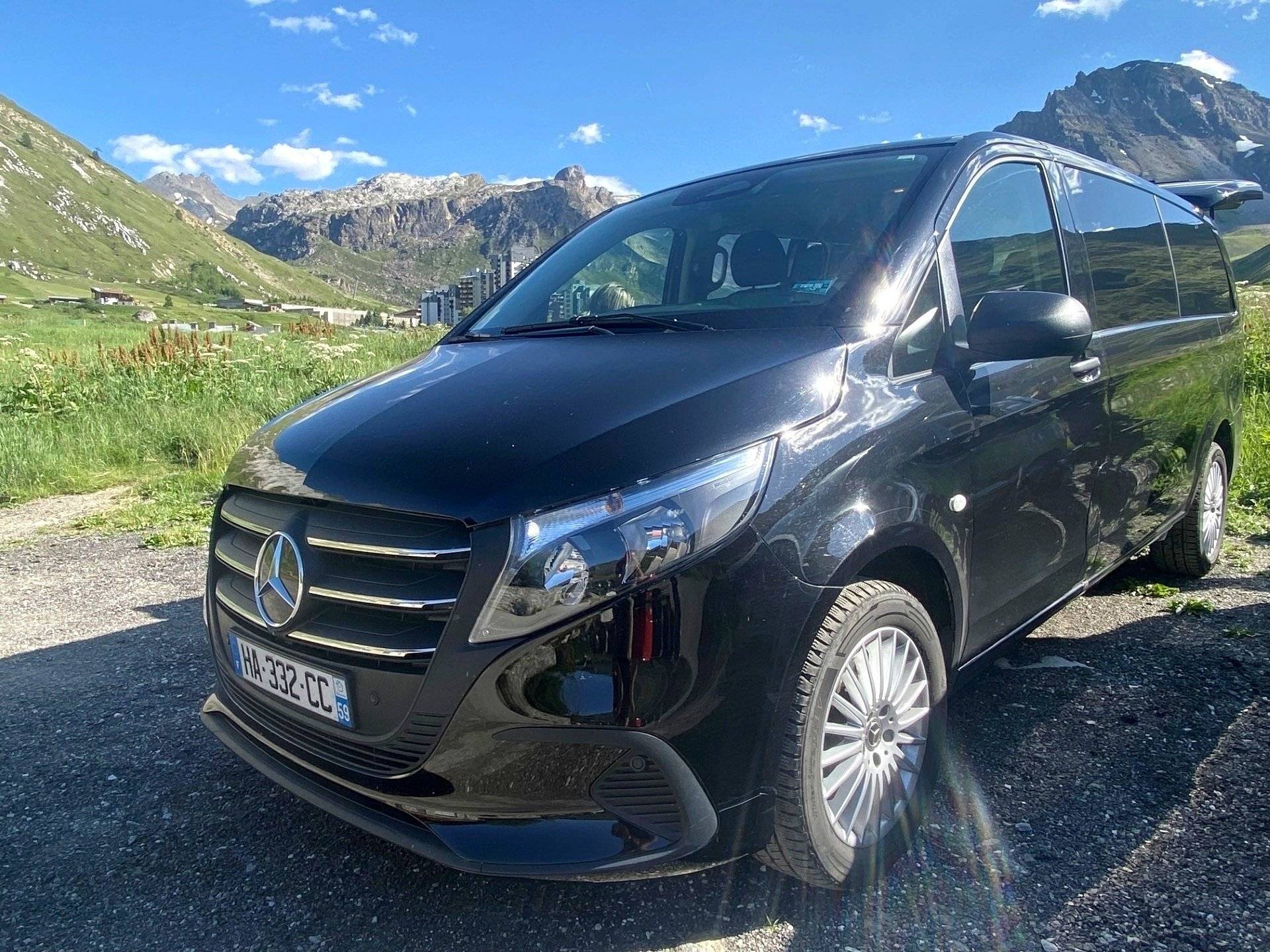 Front view from 3/4 Mercedes Vito 116CDI 4x4 - Yescapa