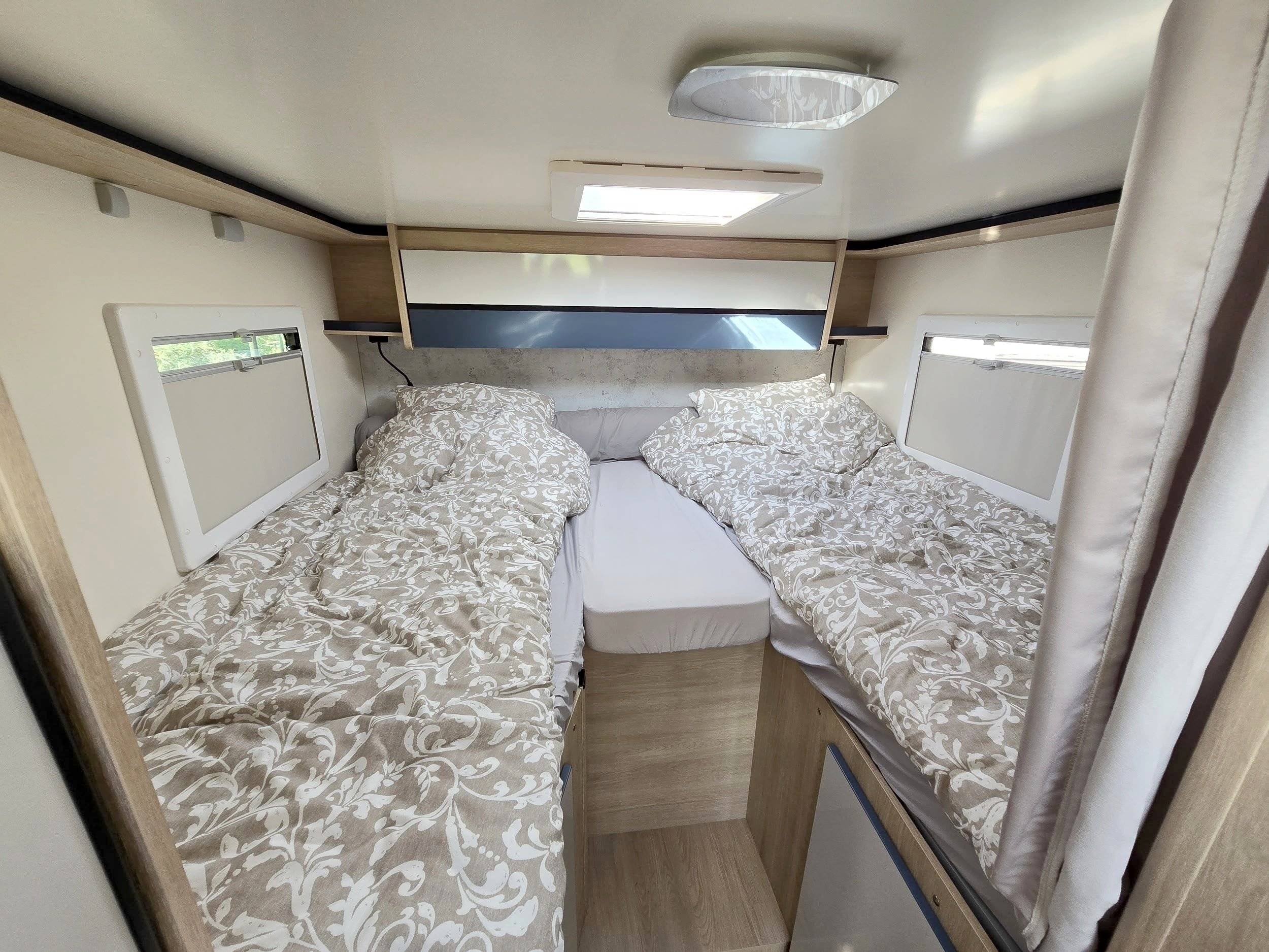 Couchages Ford Transit 2,0 l 165 ch - Yescapa