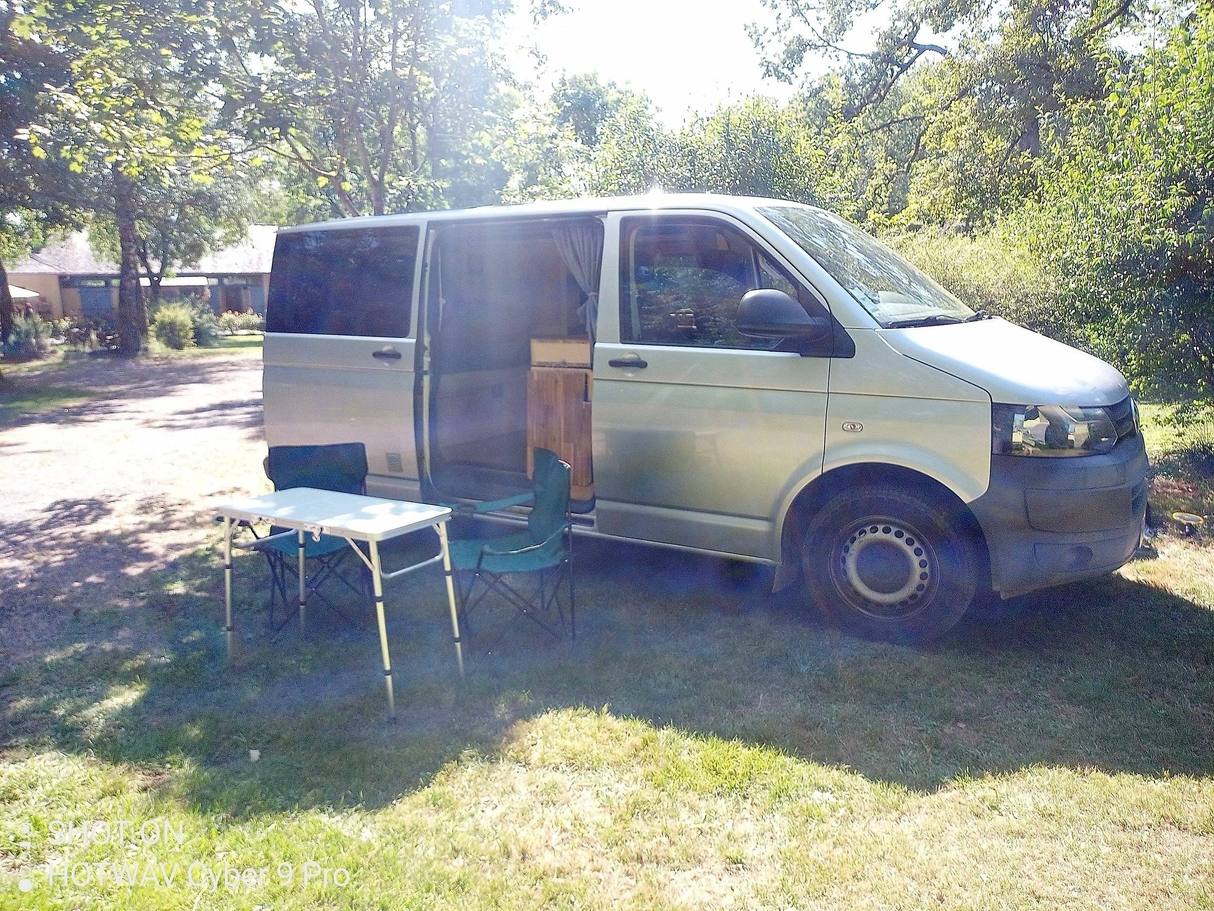 Vue avant de 3/4 Volkswagen Volkswagen Transporter - Yescapa