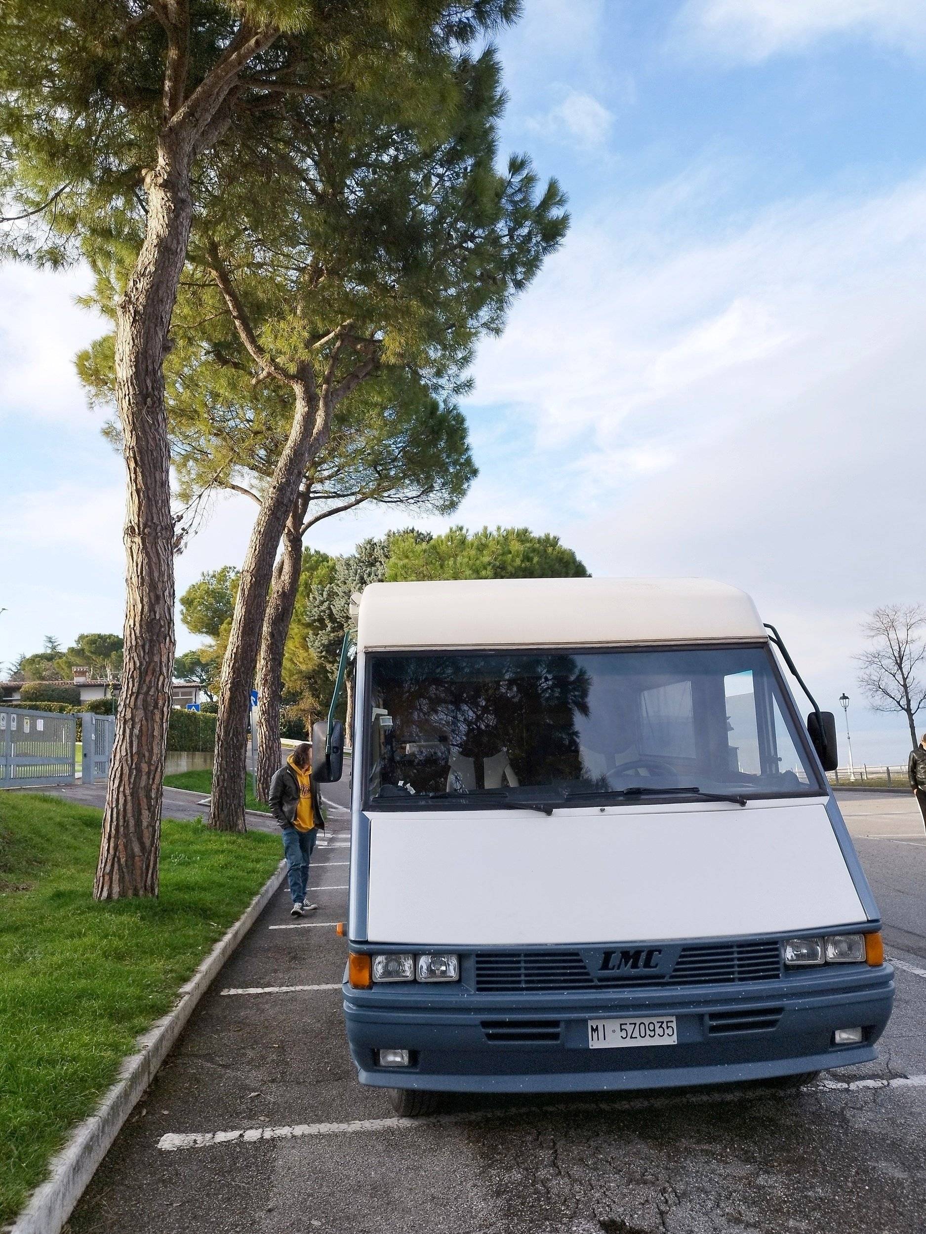 Vista frontale a ¾ Fiat ducato 2.500 TD - Yescapa