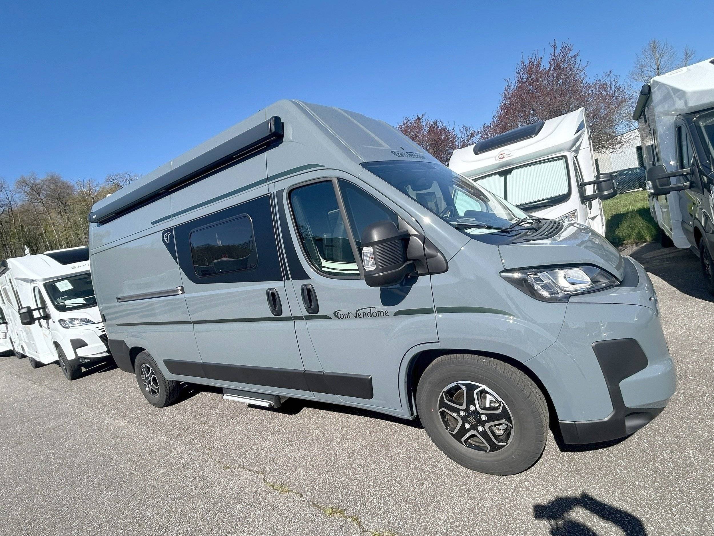 Vista de 3/4 Fiat 2,3 l 130 ch - Yescapa
