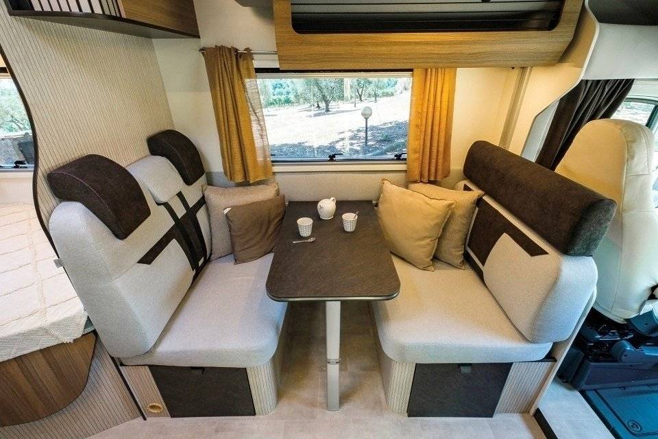 Dining Area Fiat ducado 140 - Yescapa