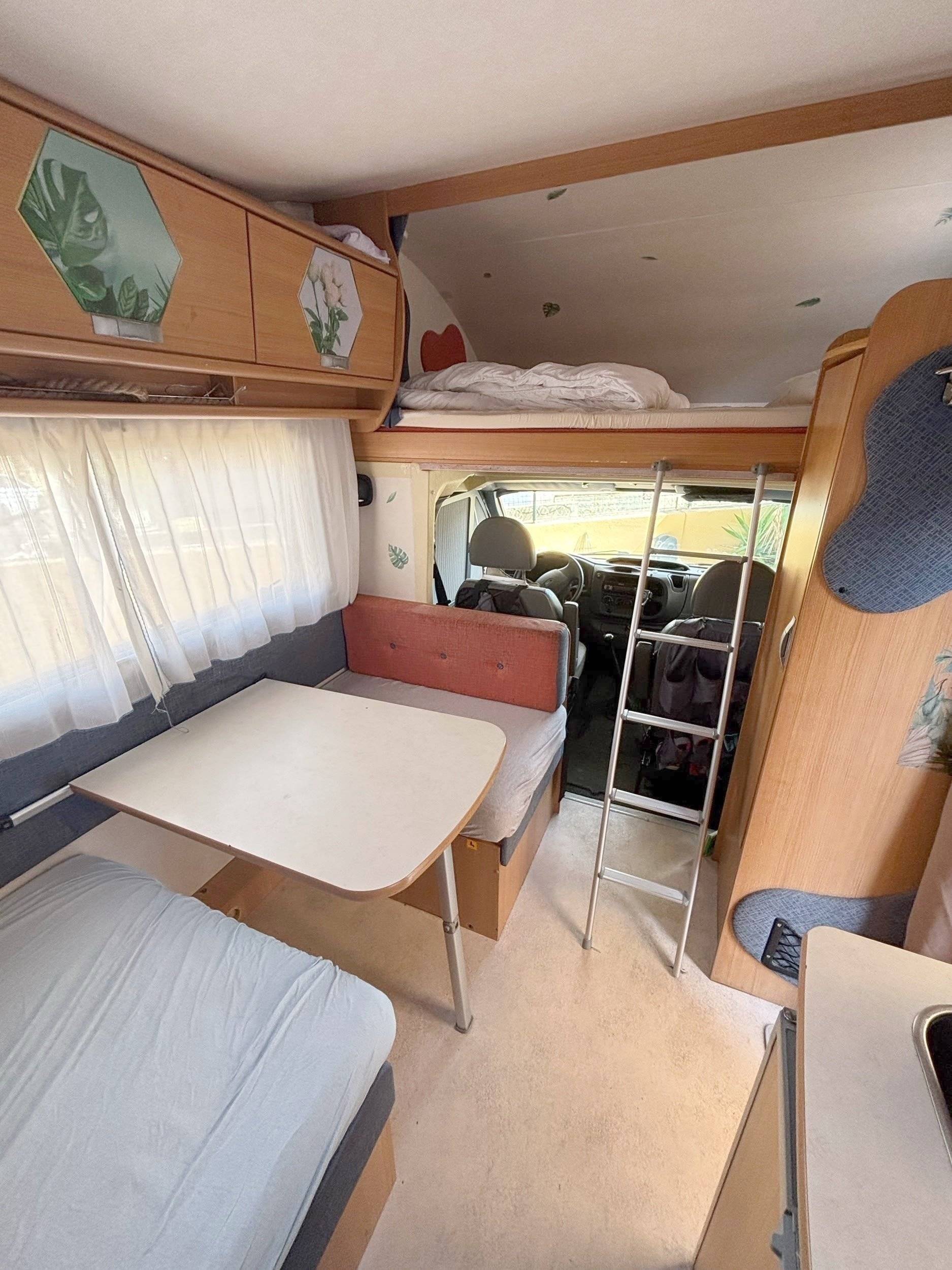 Eethoek Ford Transit - Yescapa
