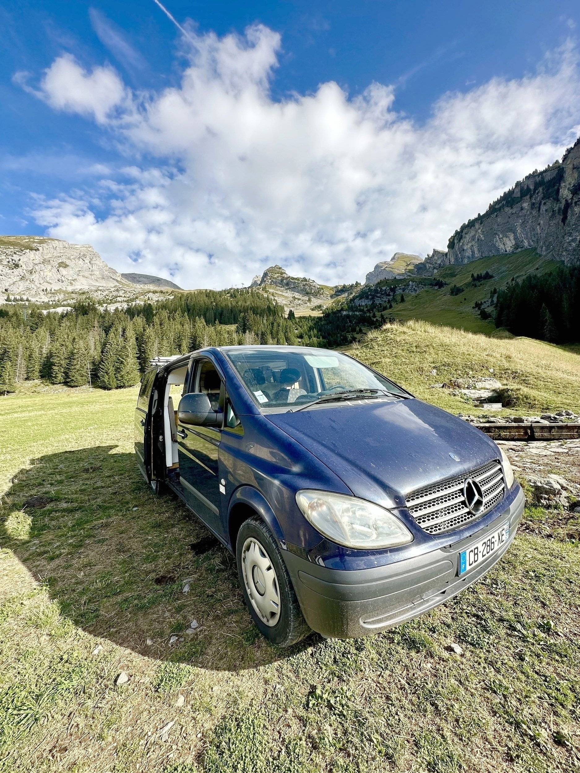schräge Vorderansicht Mercedes Mercedes vito - Yescapa
