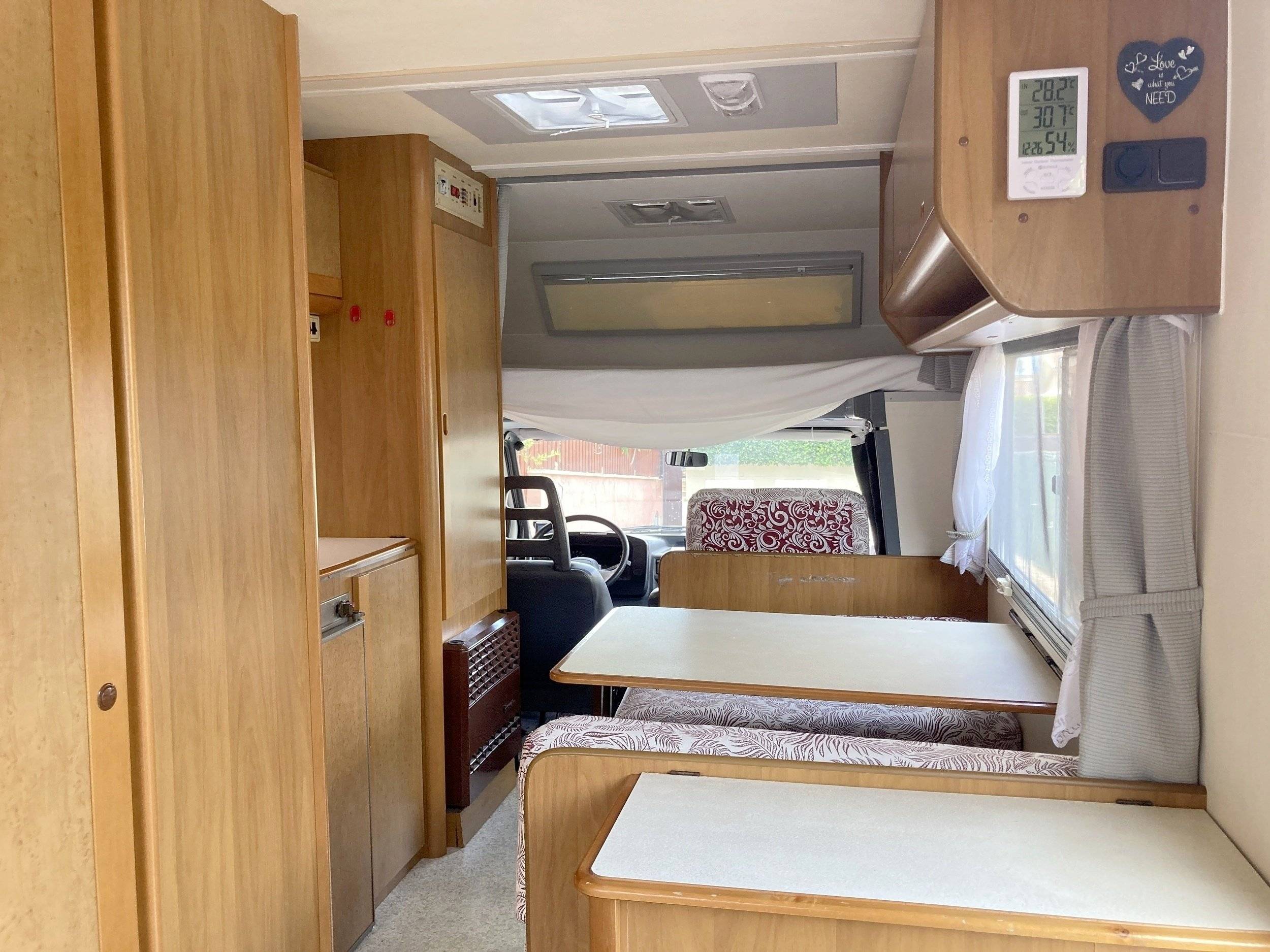 Eethoek Ford transit 2,5 D - Yescapa