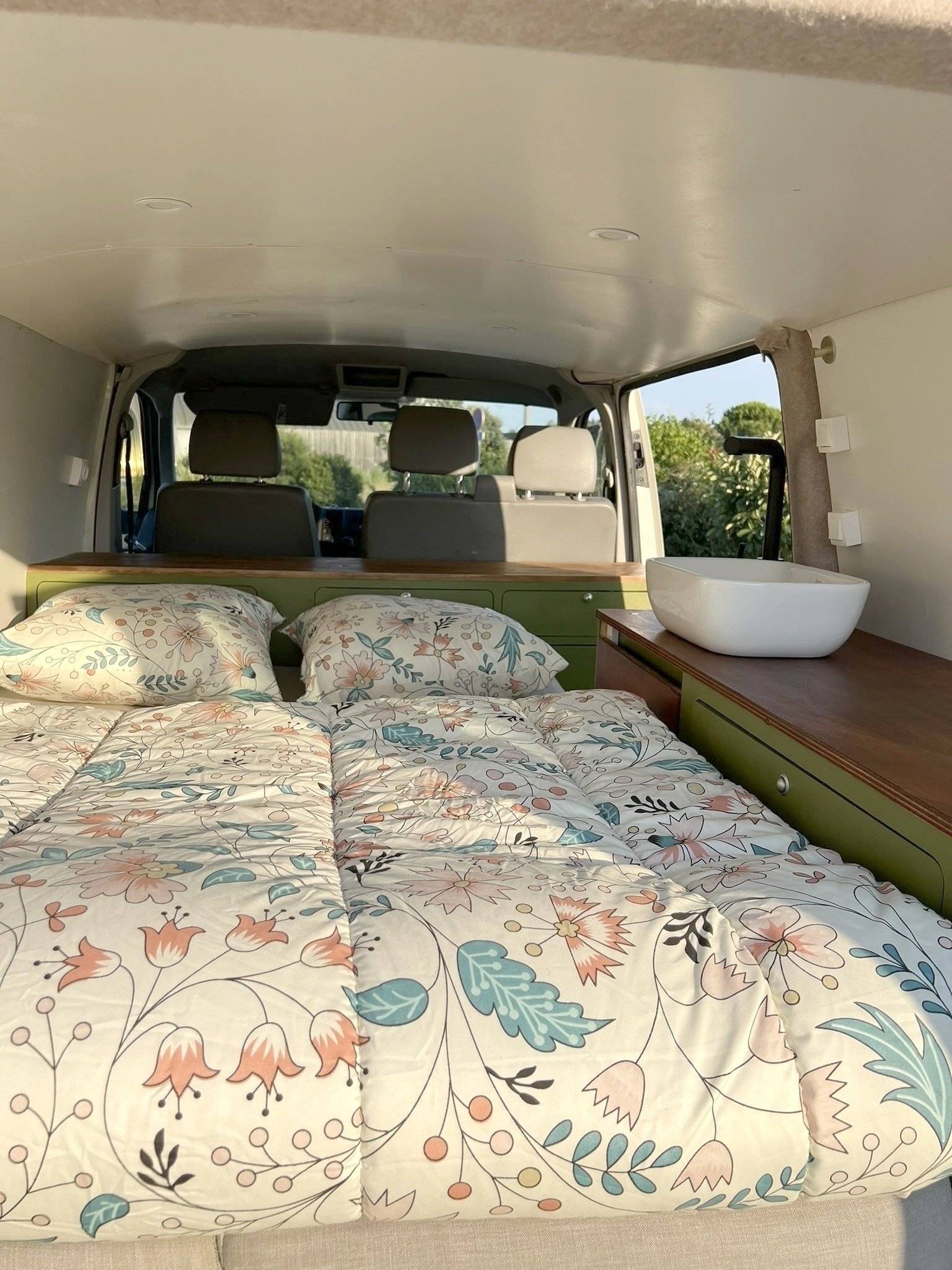 Schlafplätze Volkswagen T5 2,0 l 84 ch - Yescapa