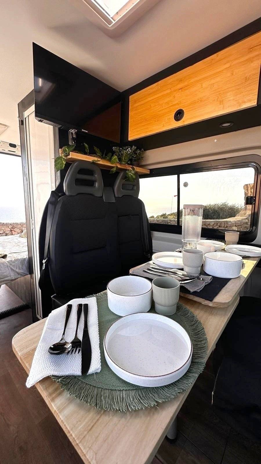 Dining Area Citroën Citroën jumper - Yescapa