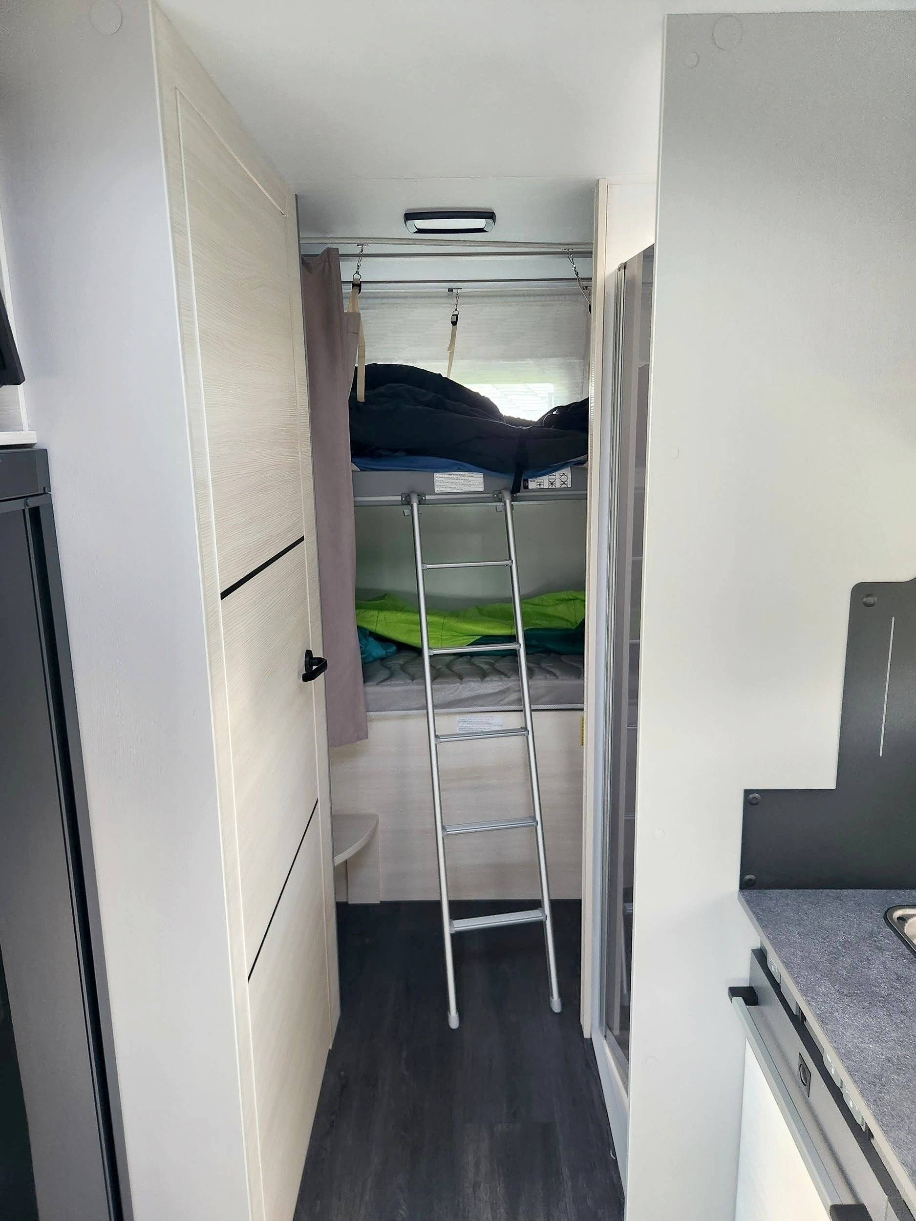 Challenger 380 GRAPHITE