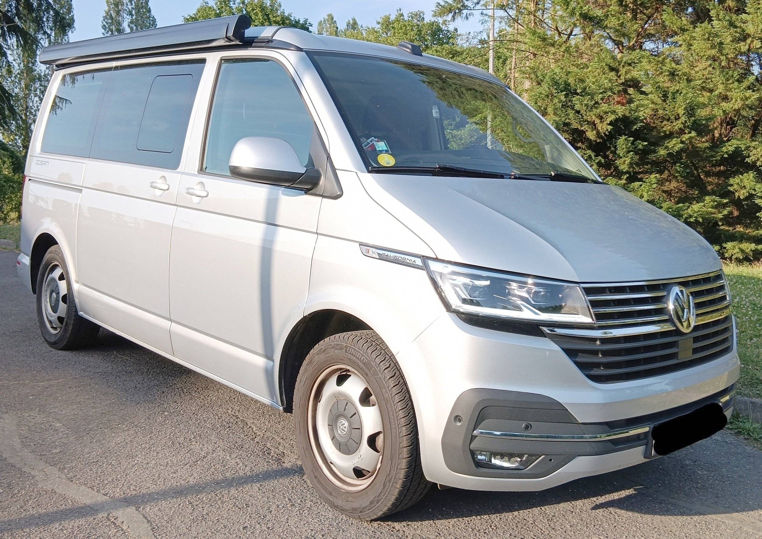Front view from 3/4 Volkswagen california - Yescapa