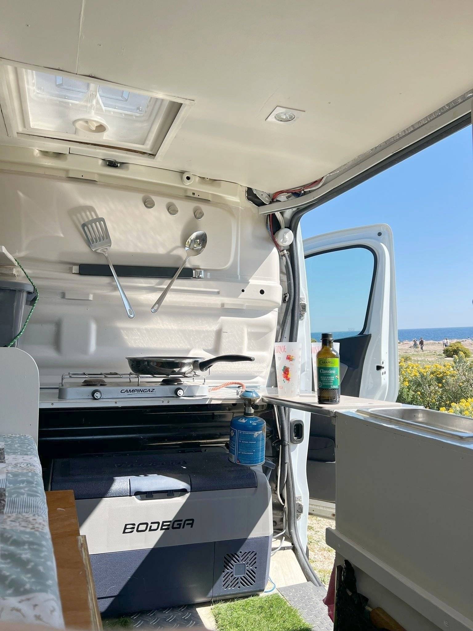 Área de jantar Renault Trafic 3 L1H1 - Yescapa