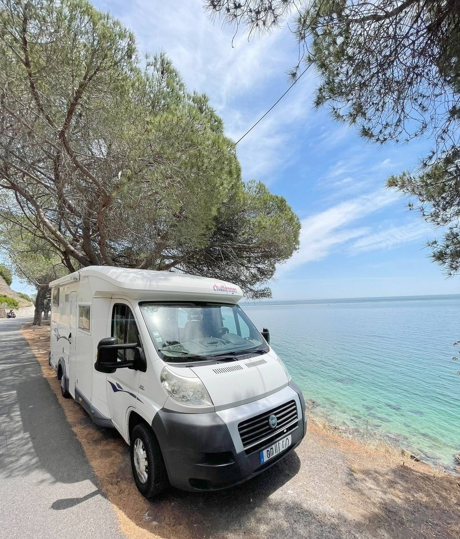 Vue avant de 3/4 Fiat - Yescapa