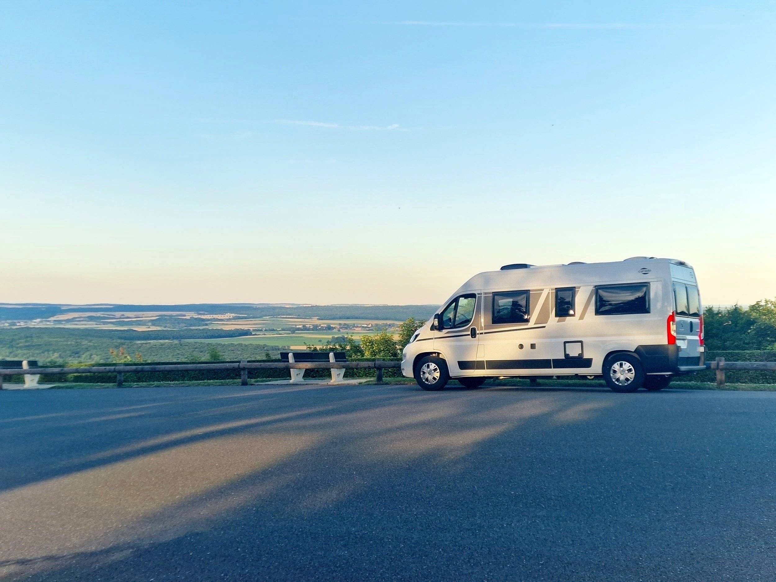 Front view from 3/4 Peugeot Boxer - Yescapa