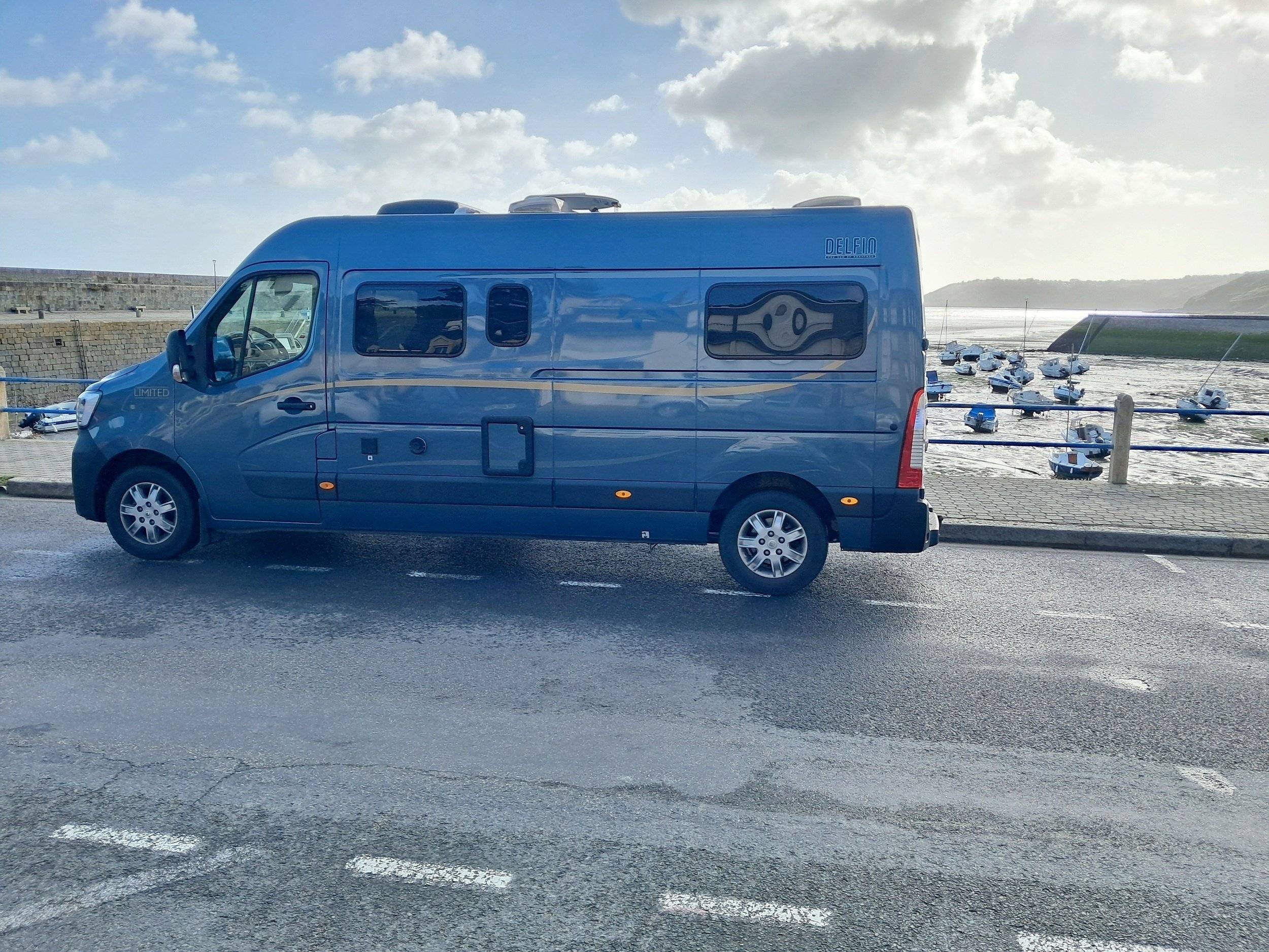 Vista de 3/4 Renault Master 2,3 l 150 ch - Yescapa