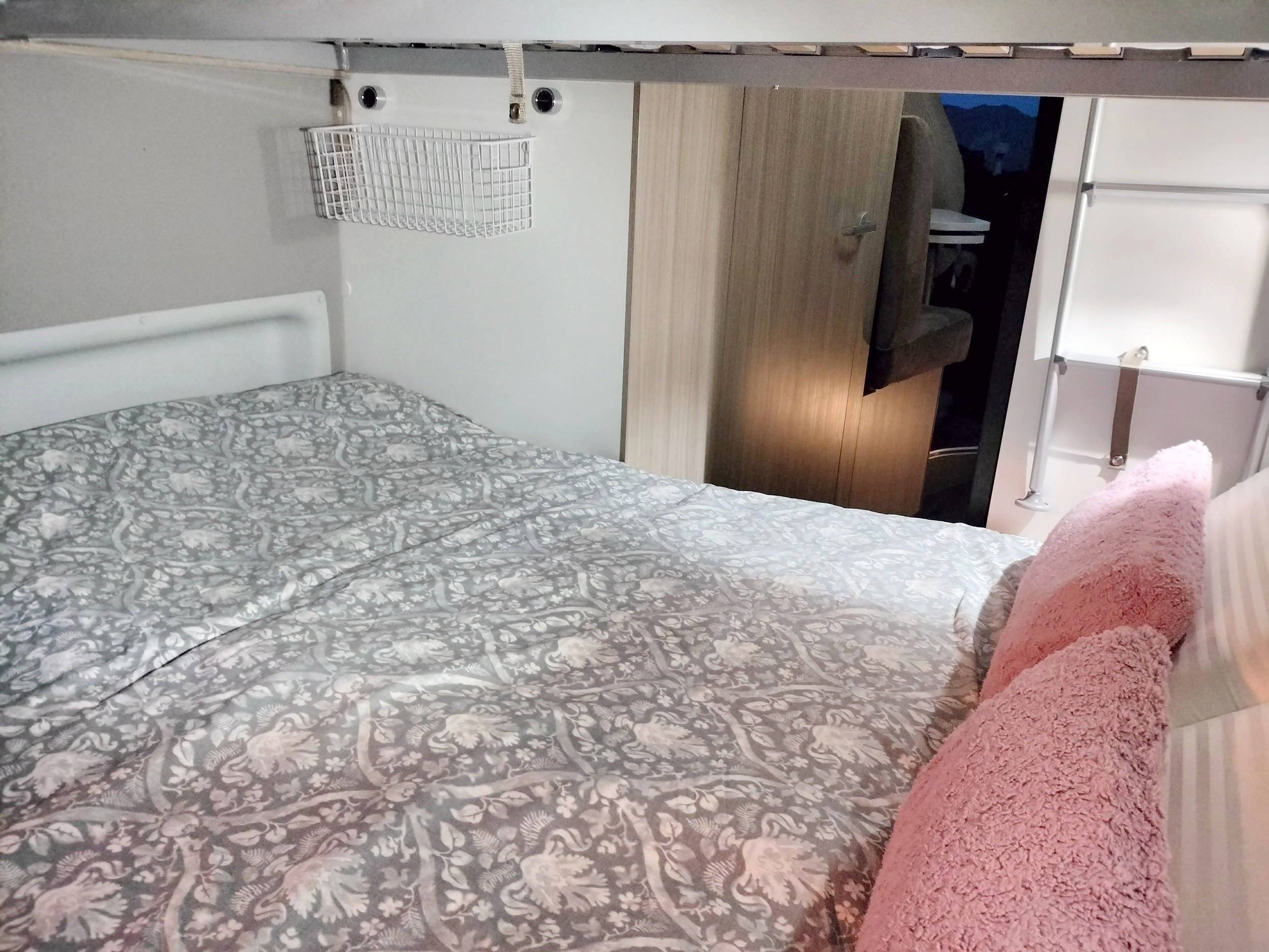 Adria Twin Axess 600 Spt family