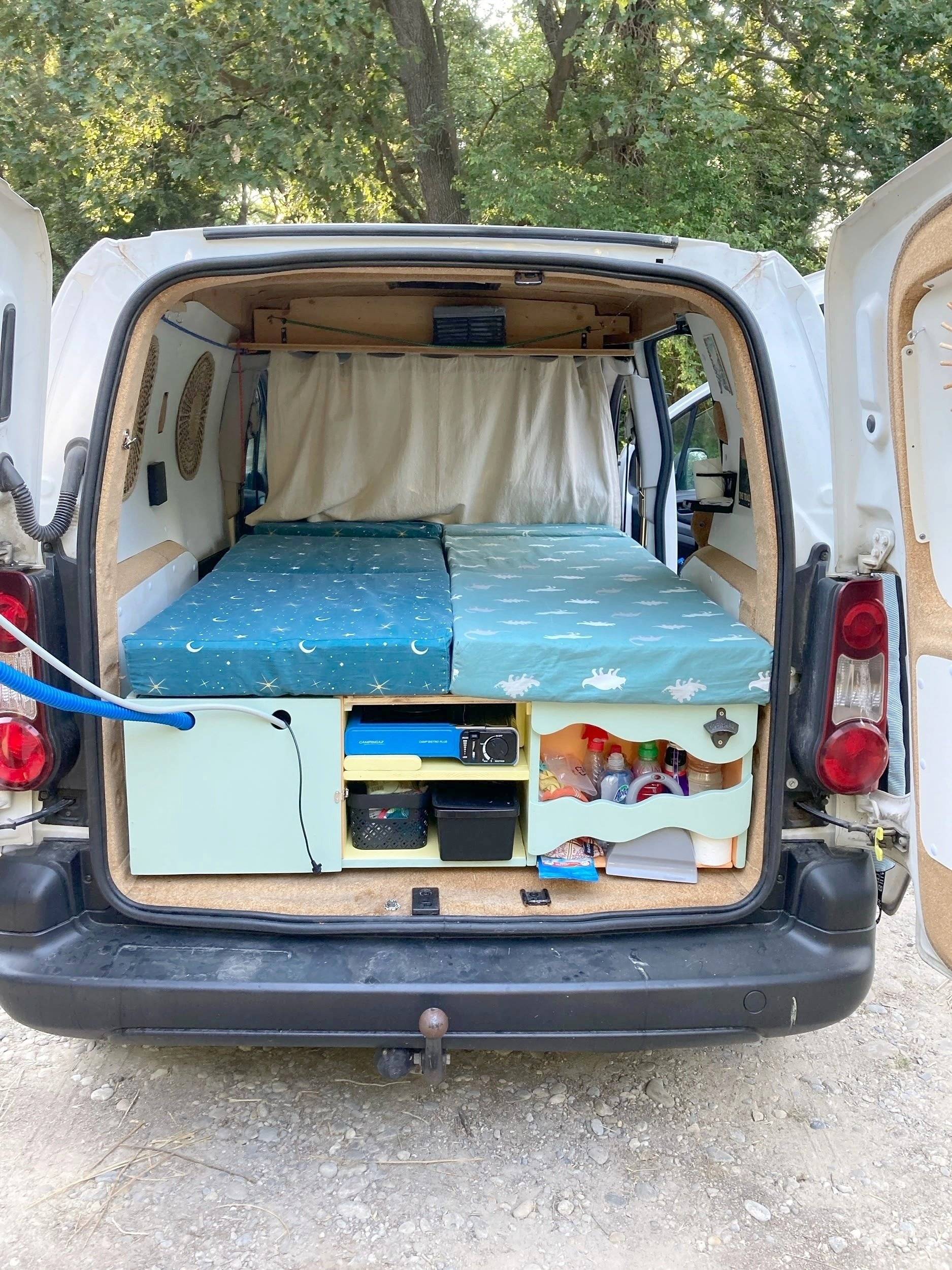 Dinette Citroën Berlingo - Yescapa