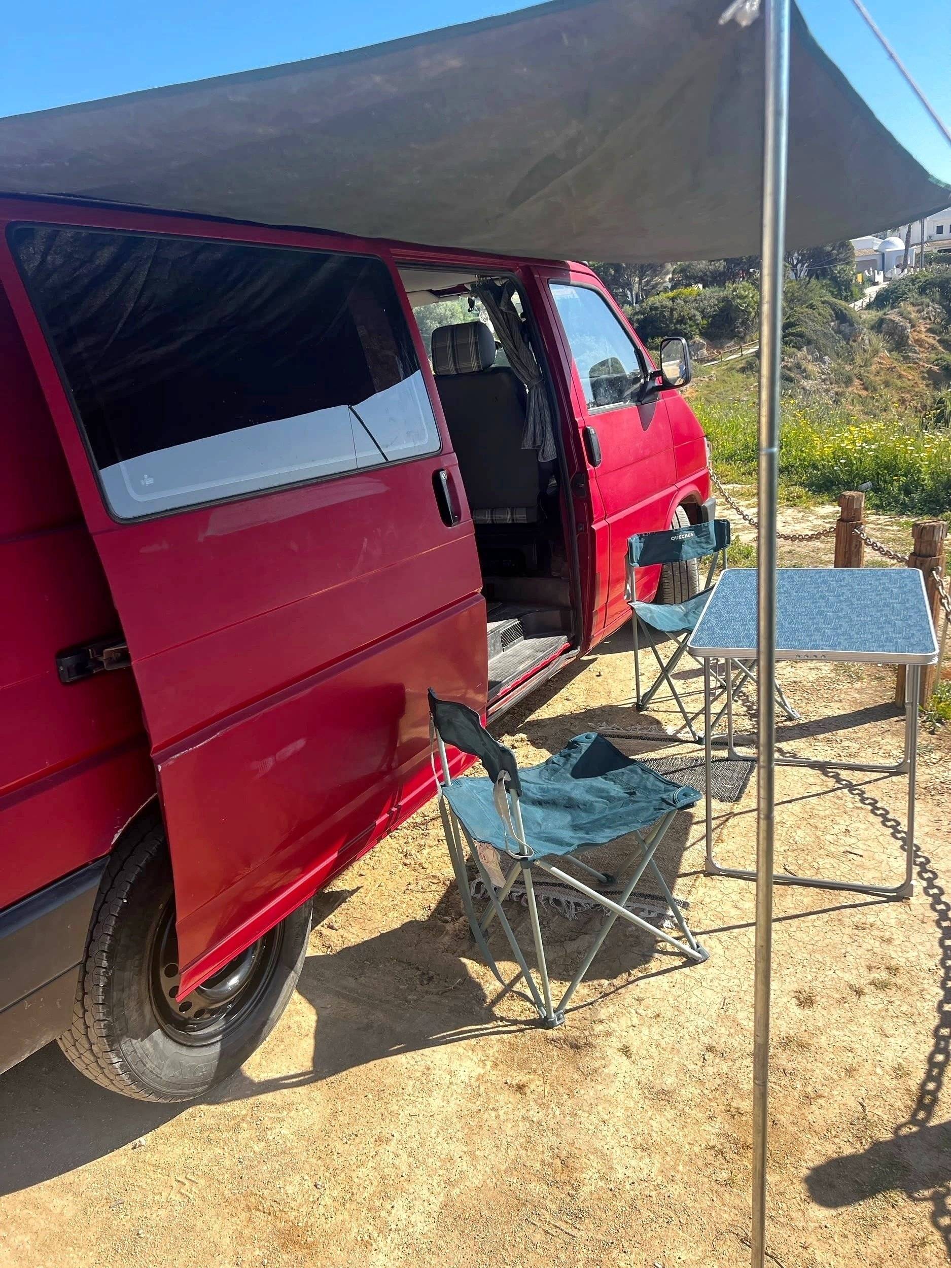 Dining Area Volkswagen California Camper - Yescapa