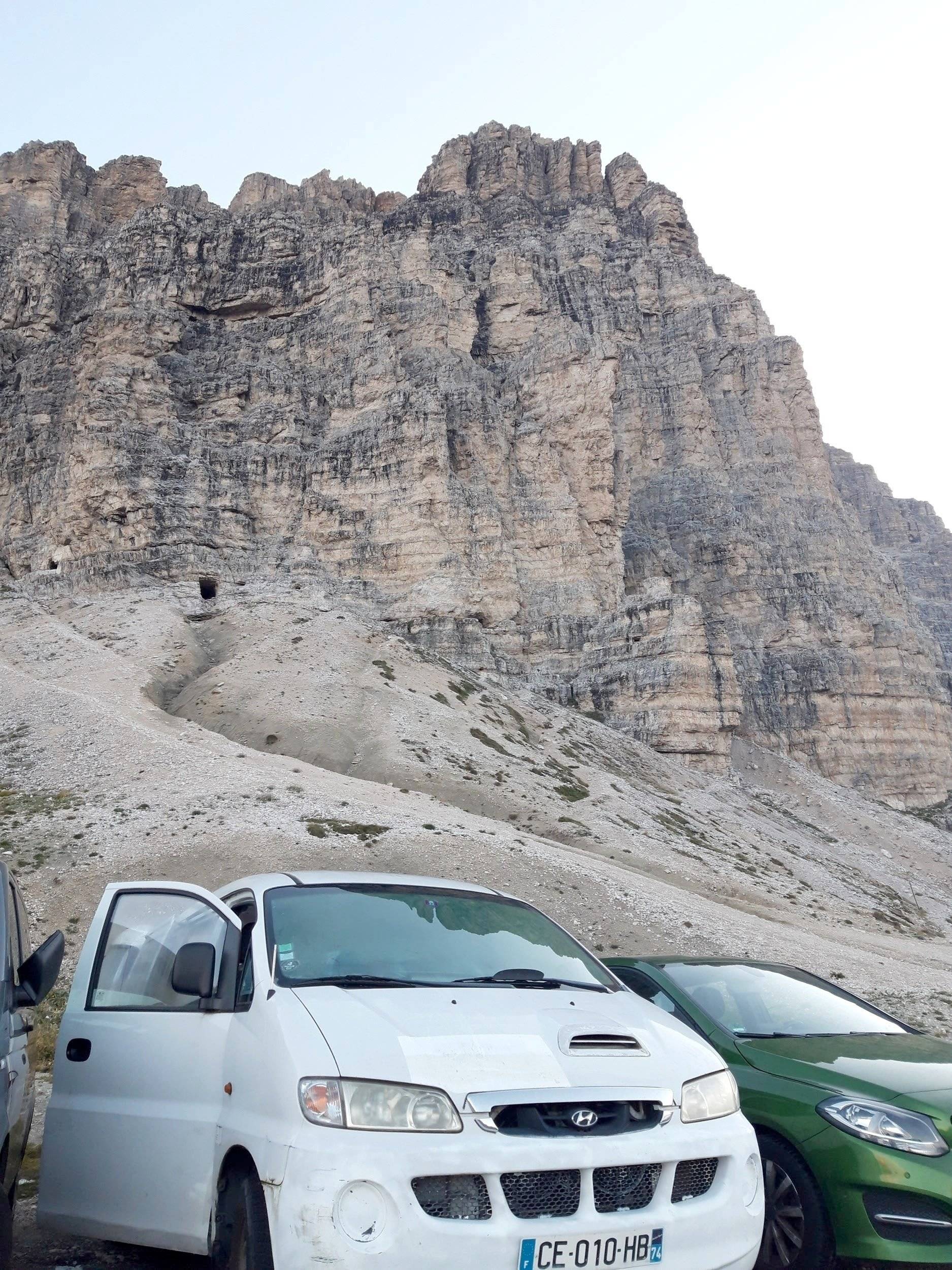 Vue avant de 3/4 Hyundai H1 - Yescapa