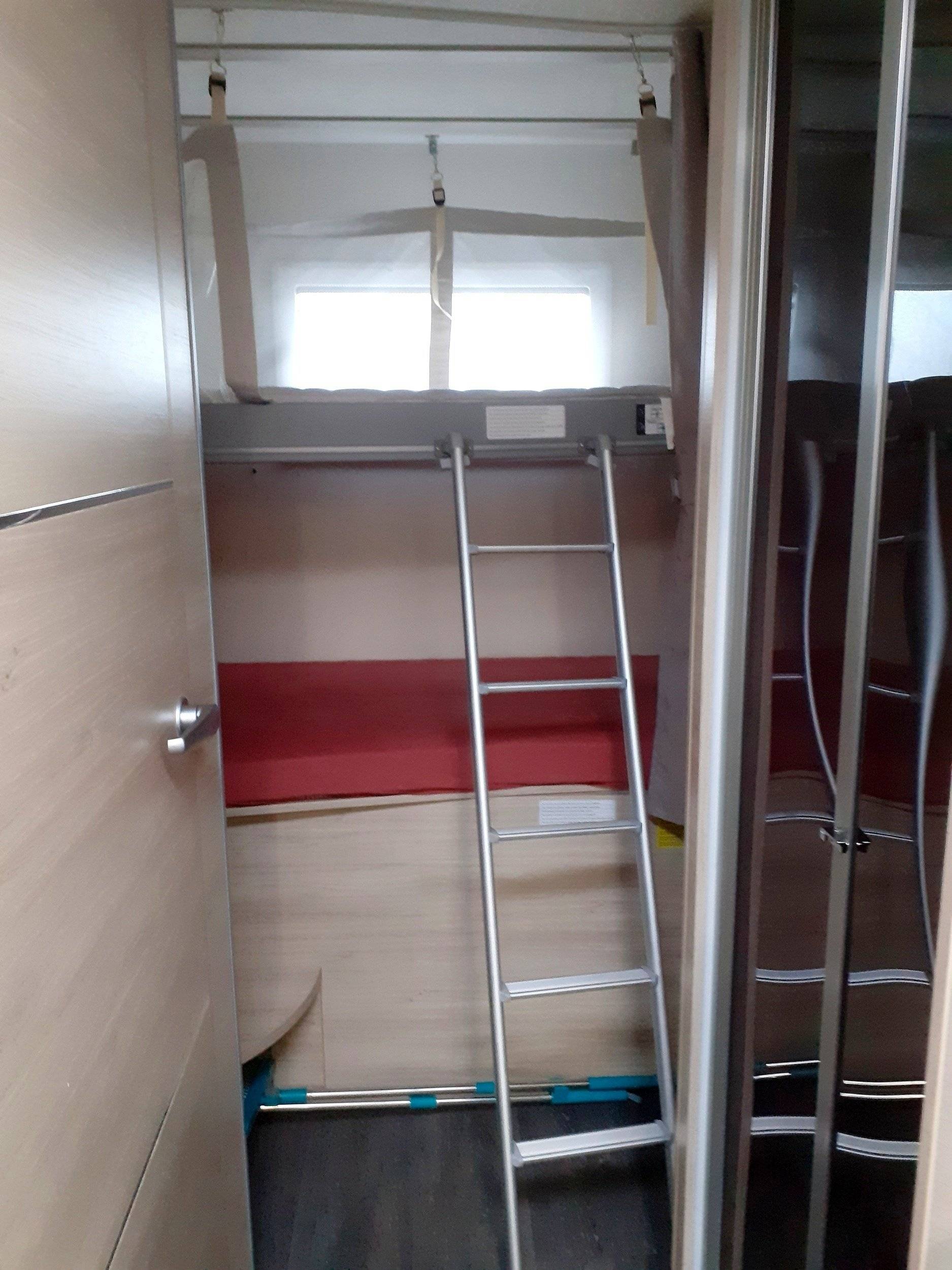 Couchages Ford Transit 2,0 l 170 ch - Yescapa